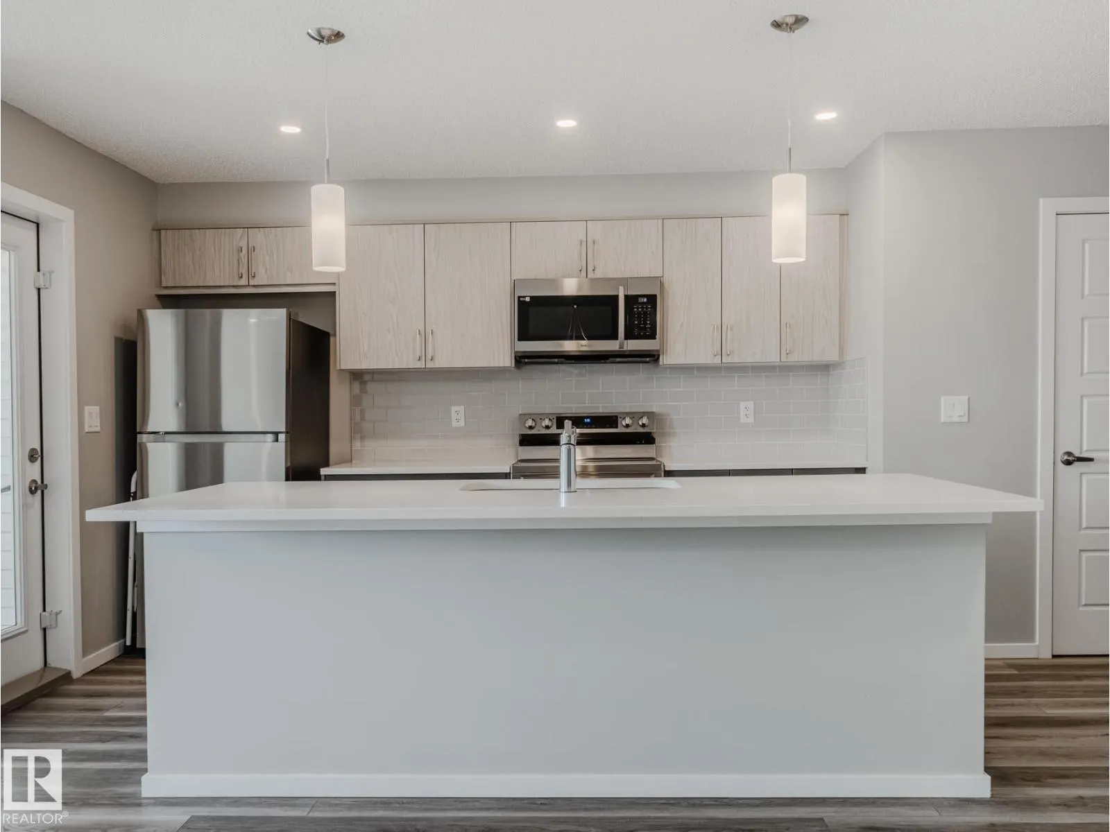20532 21 AV NW