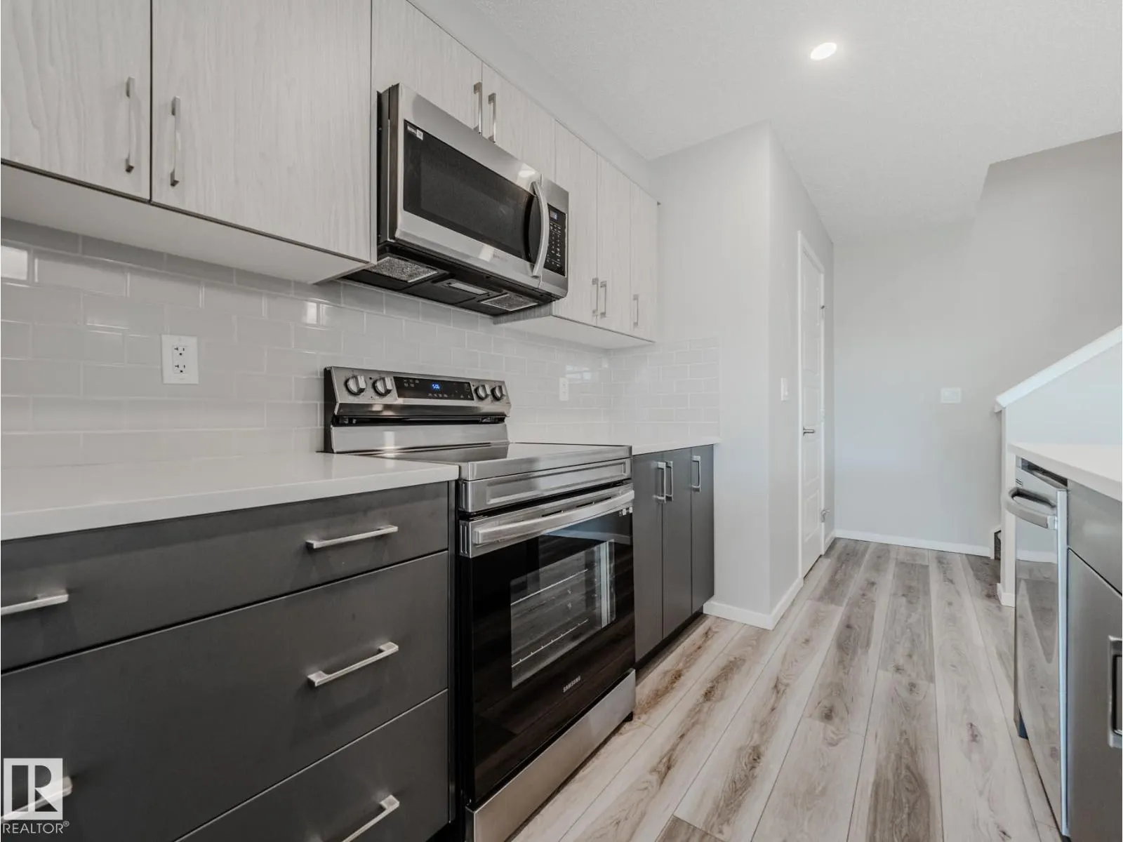 20532 21 AV NW
