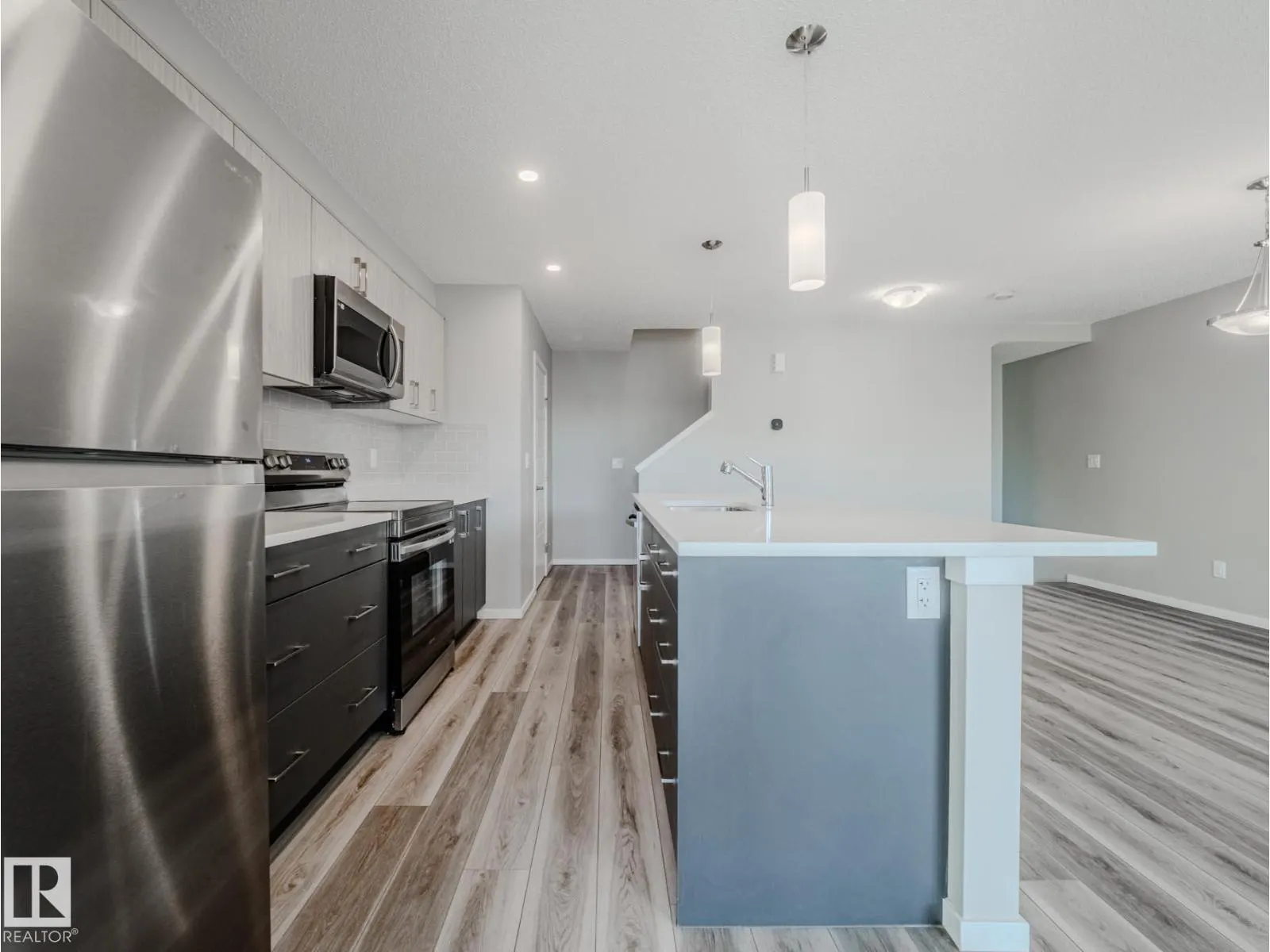 20532 21 AV NW