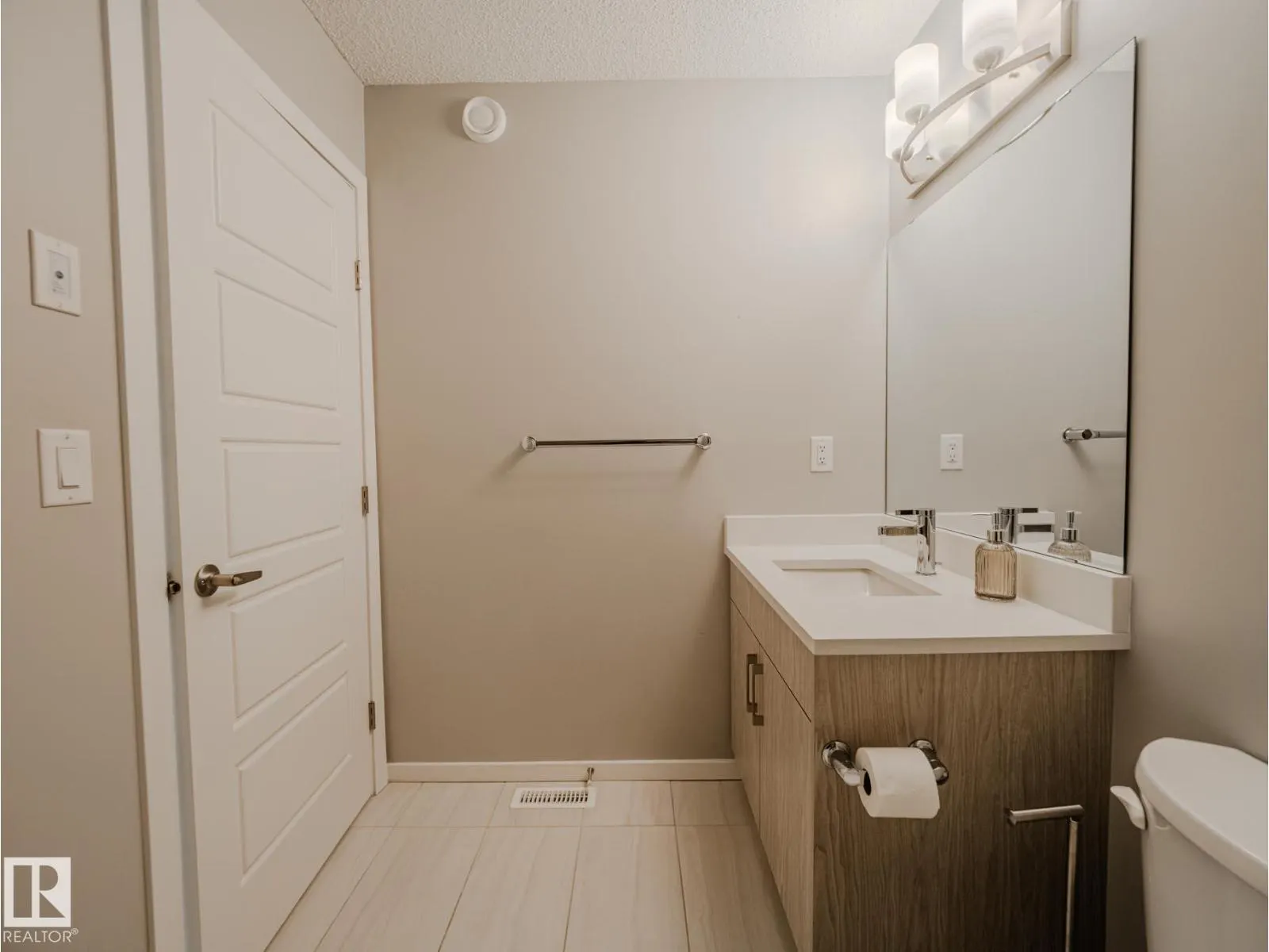 20532 21 AV NW