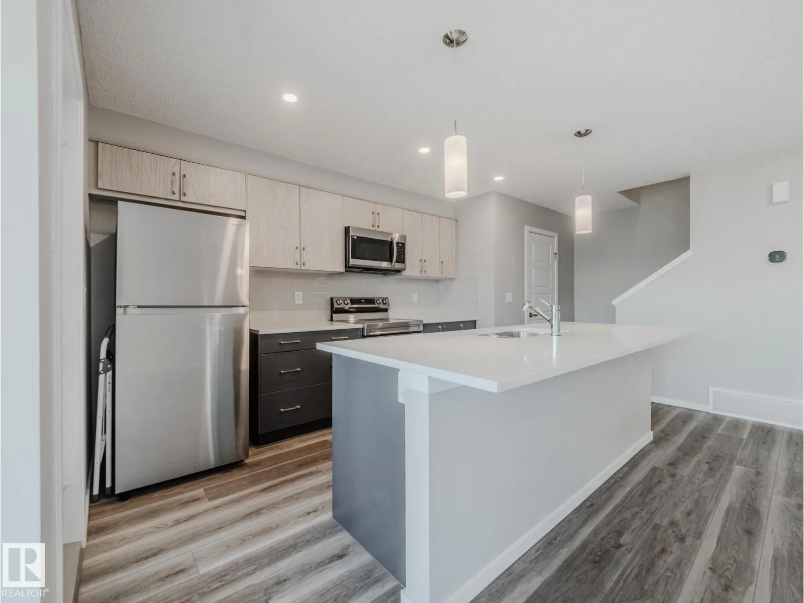 20532 21 AV NW