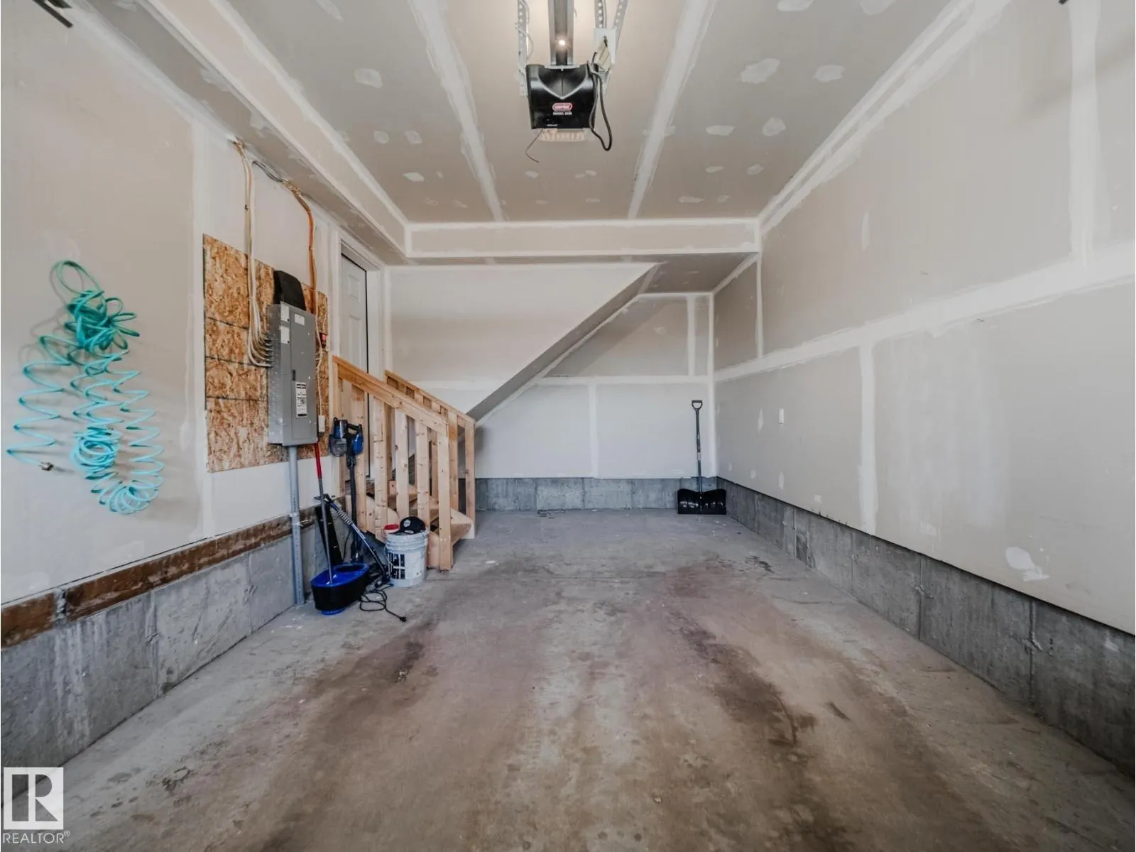 20532 21 AV NW