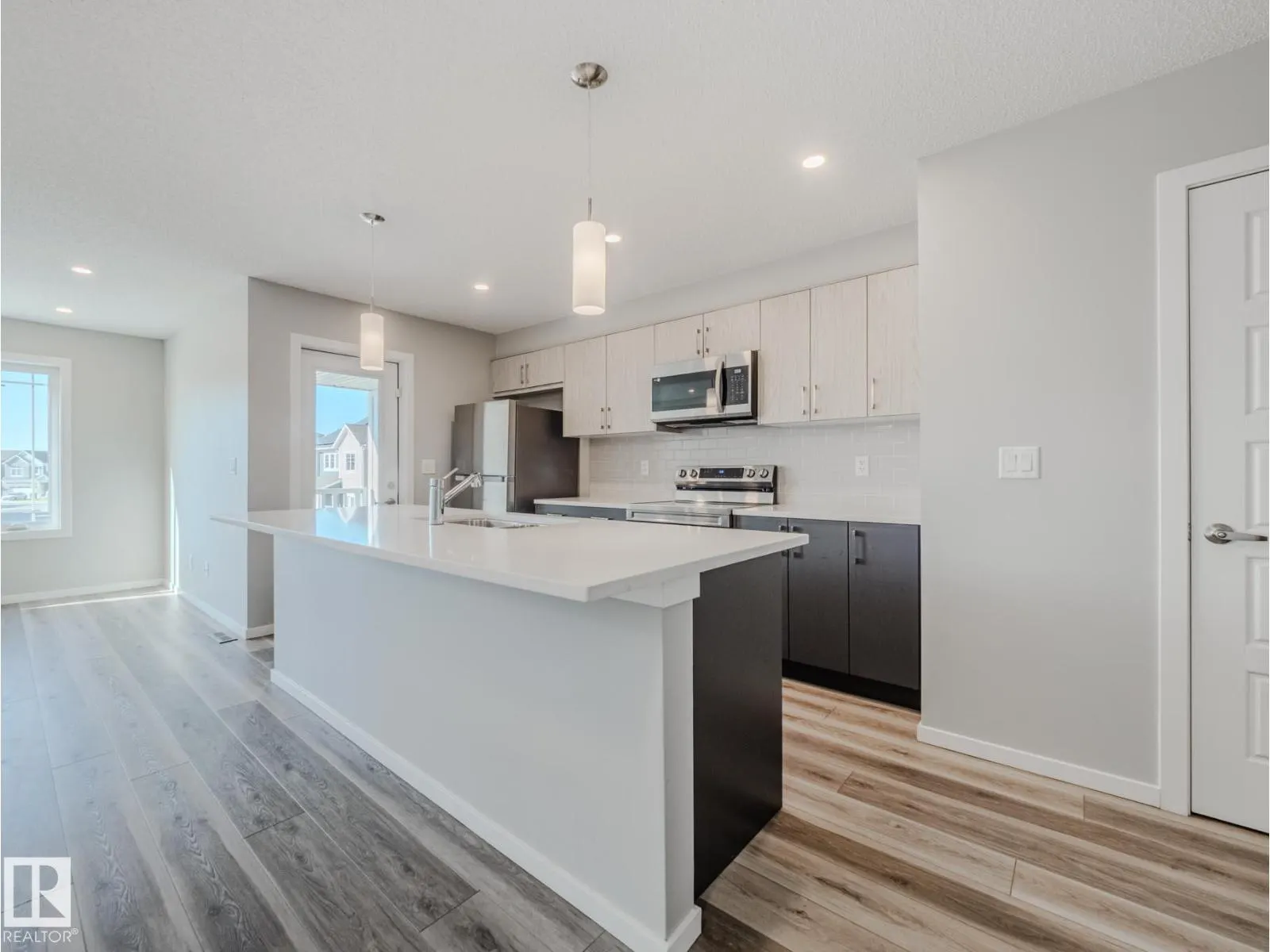 20532 21 AV NW