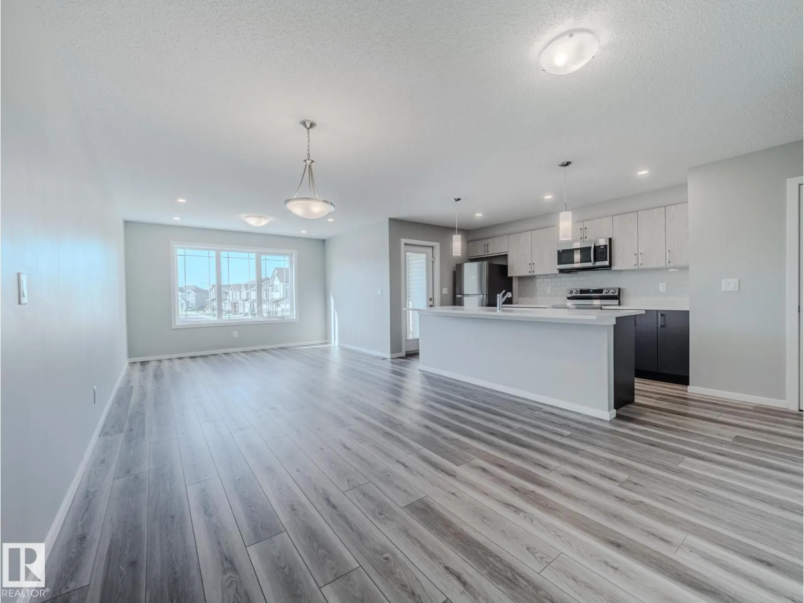20532 21 AV NW
