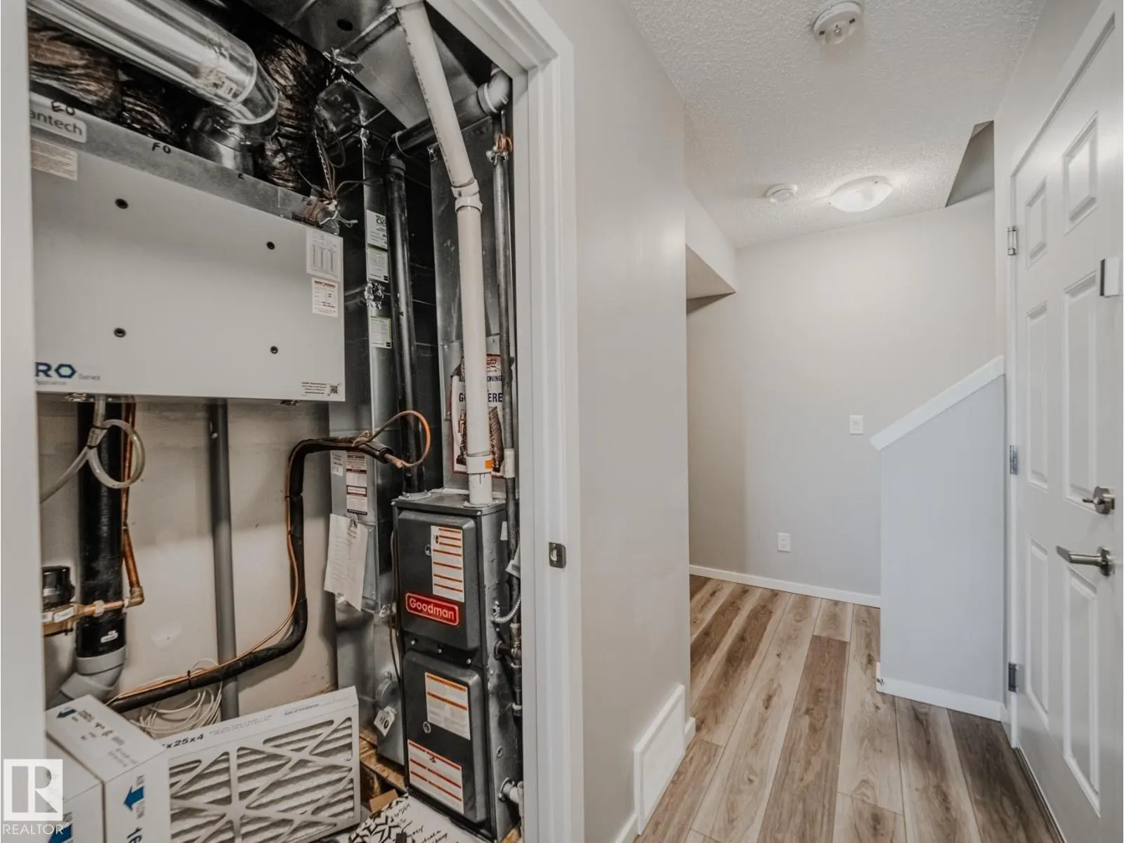 20532 21 AV NW