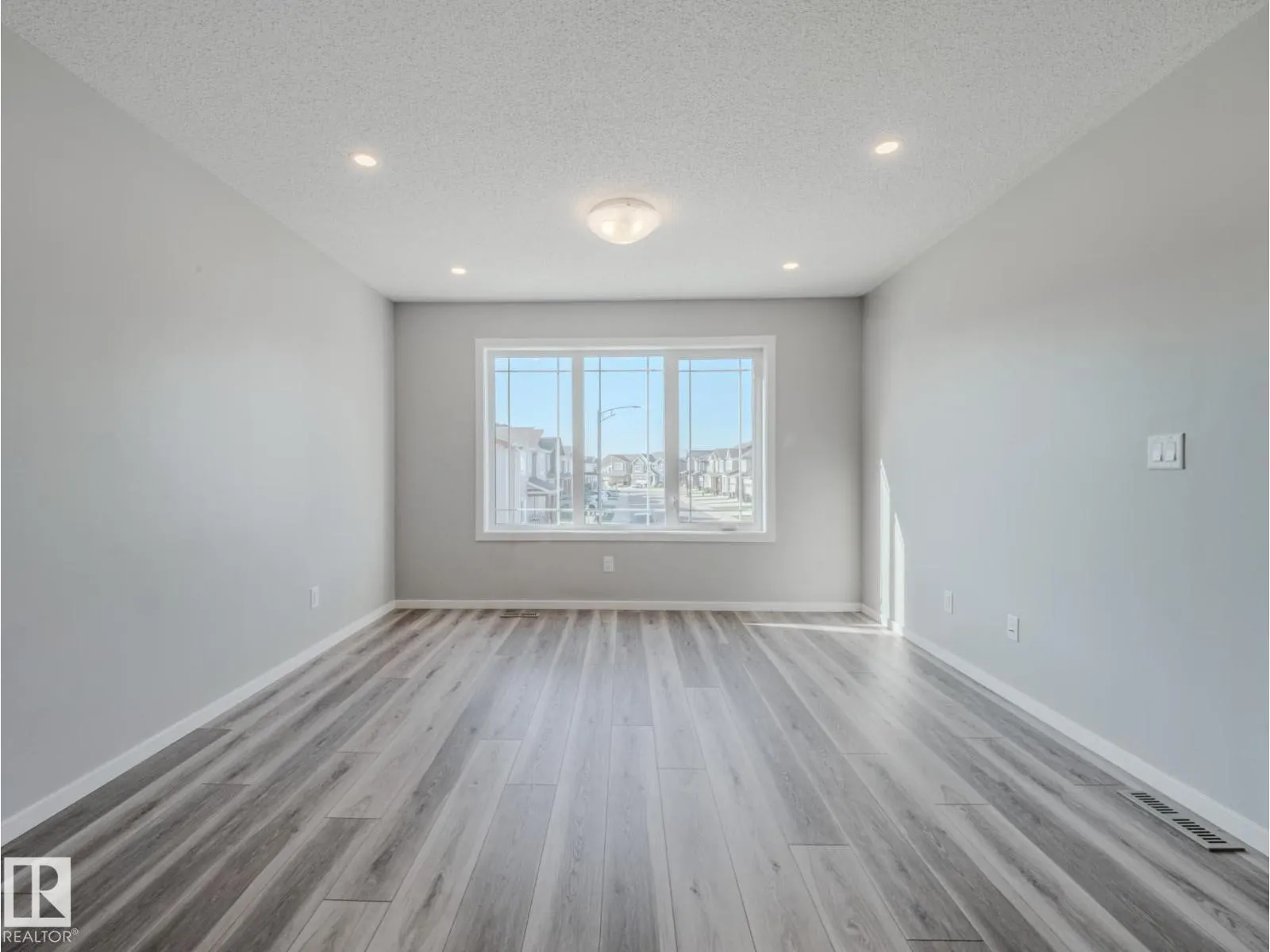 20532 21 AV NW