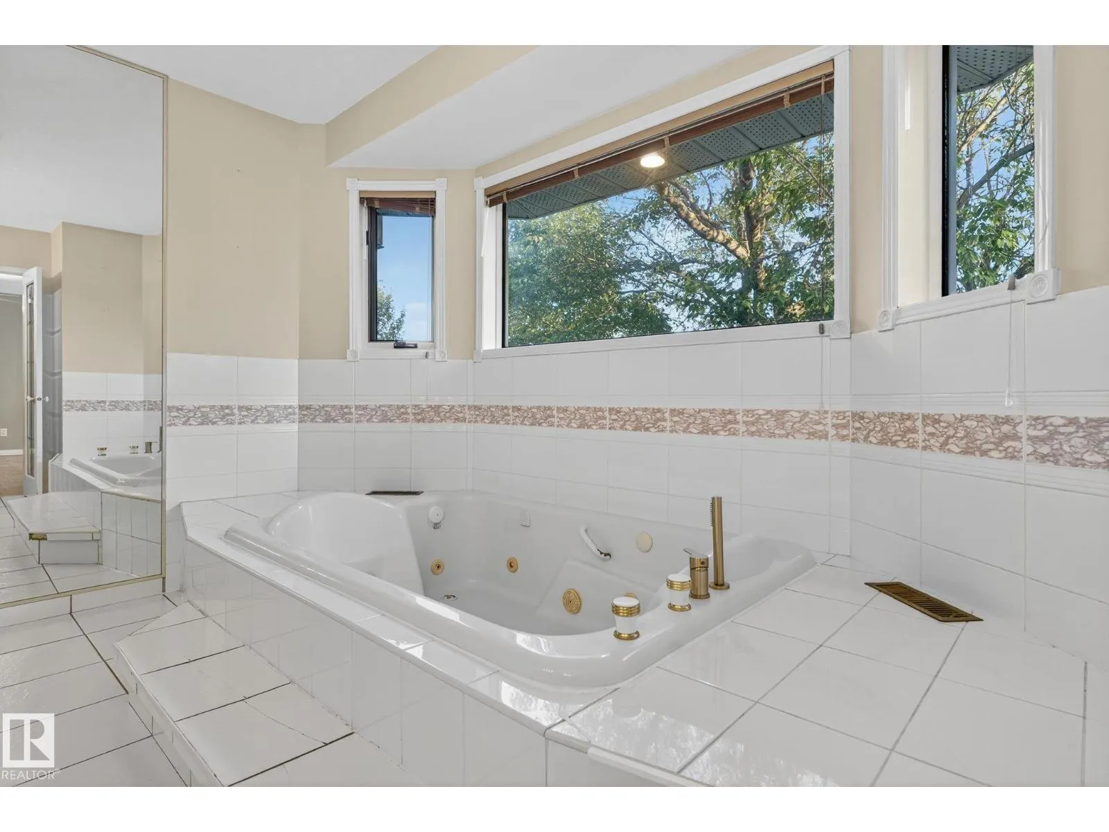 3814 108 AV NW