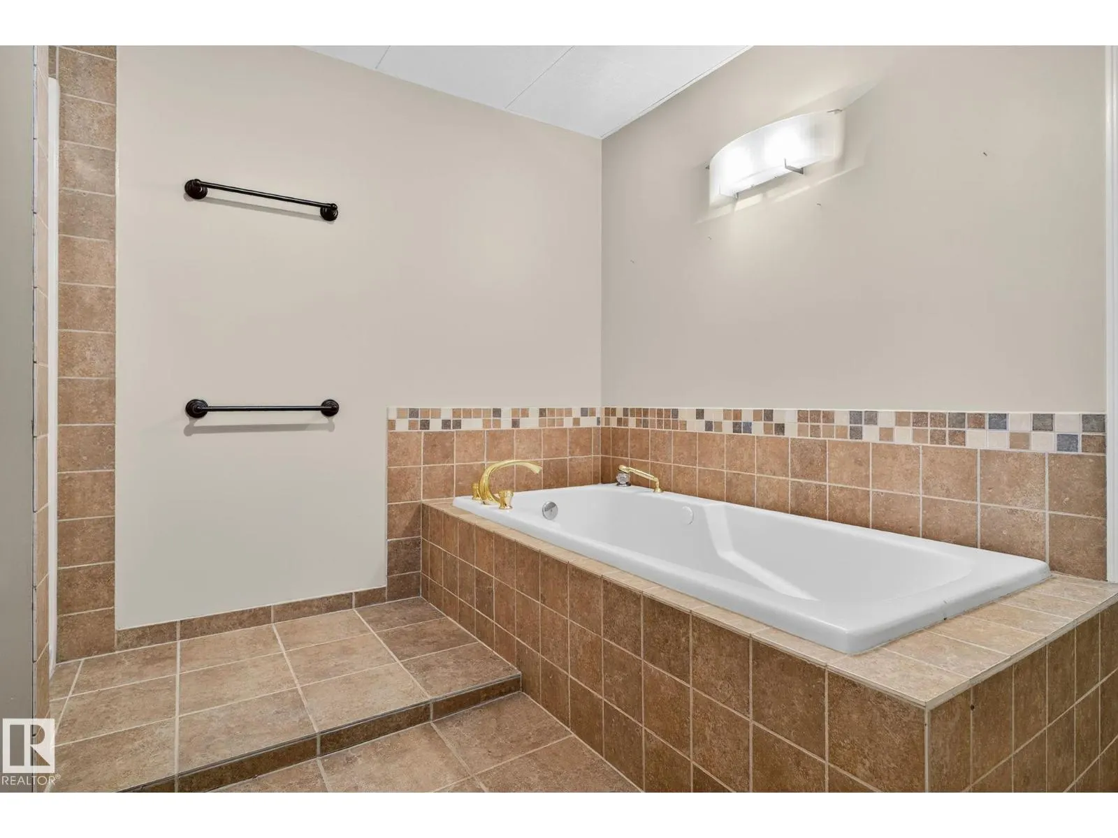 3814 108 AV NW