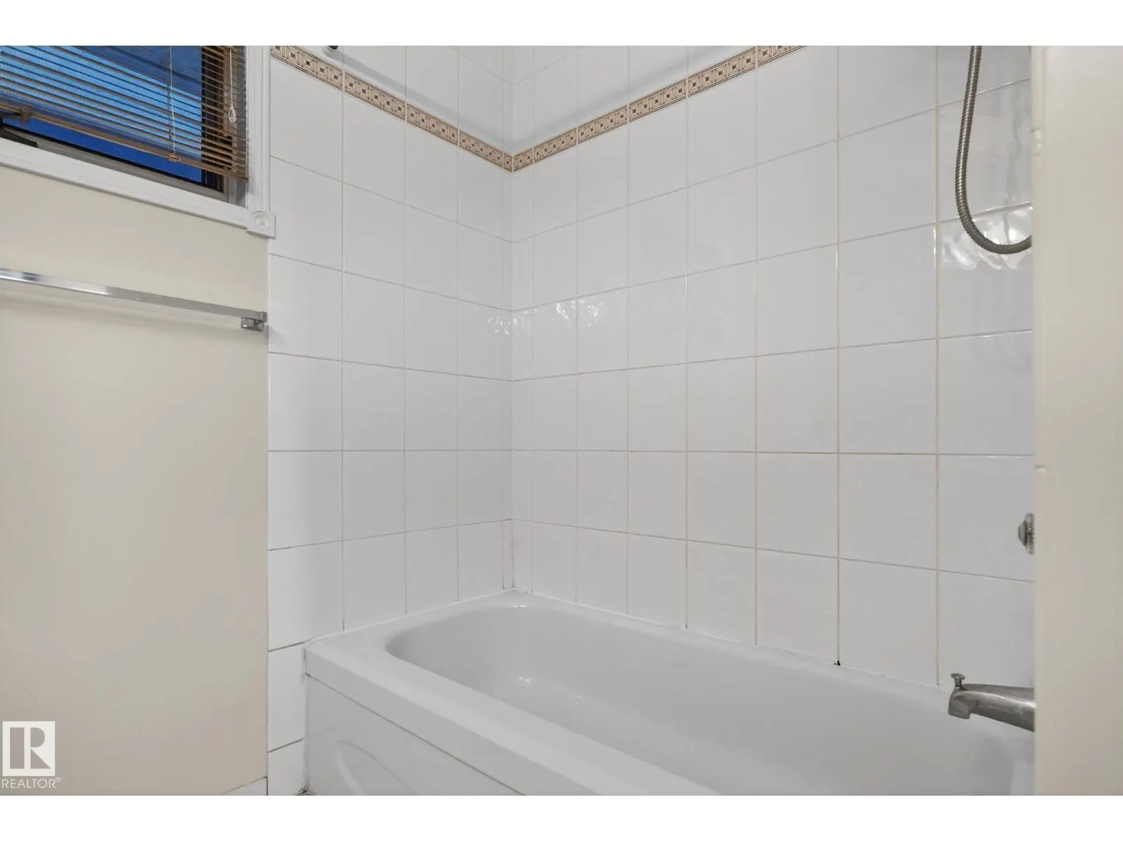 3814 108 AV NW