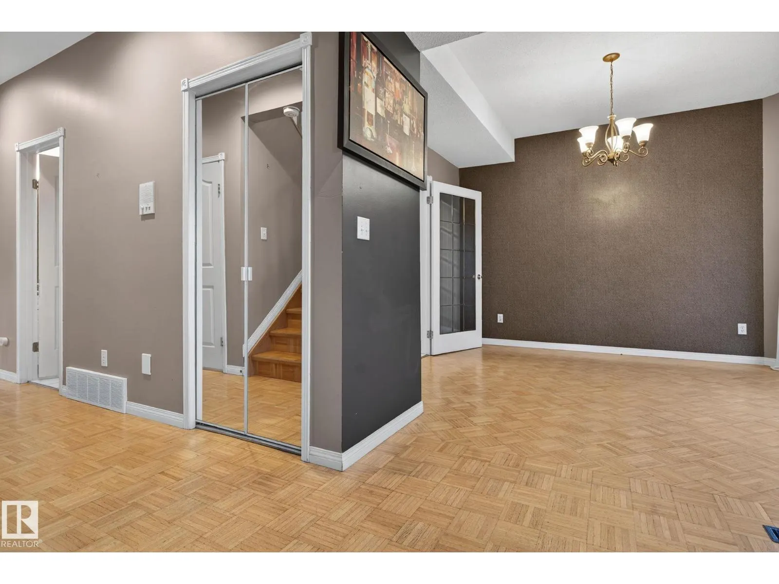 3814 108 AV NW