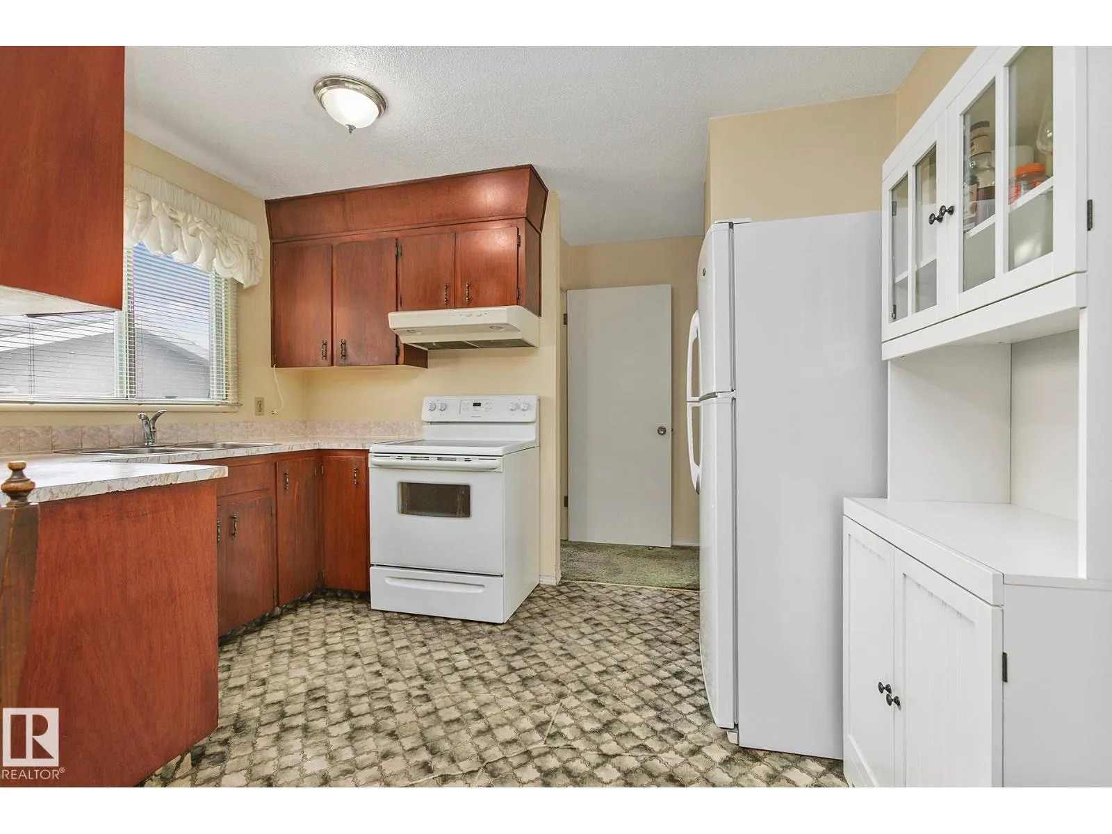15015 95 ST NW