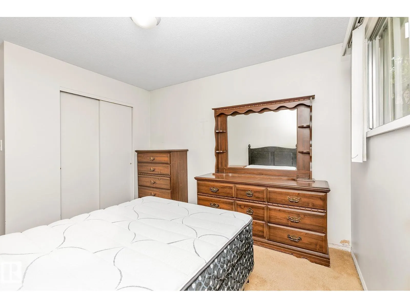 15015 95 ST NW
