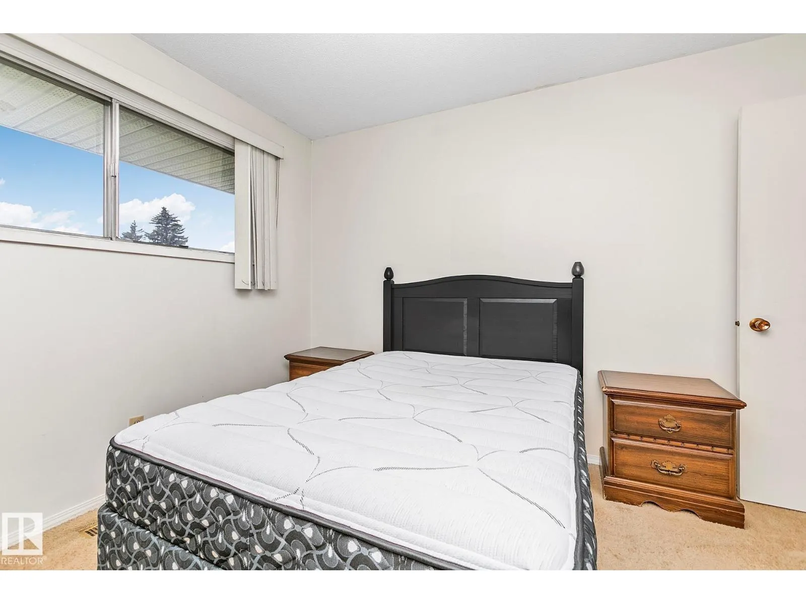 15015 95 ST NW