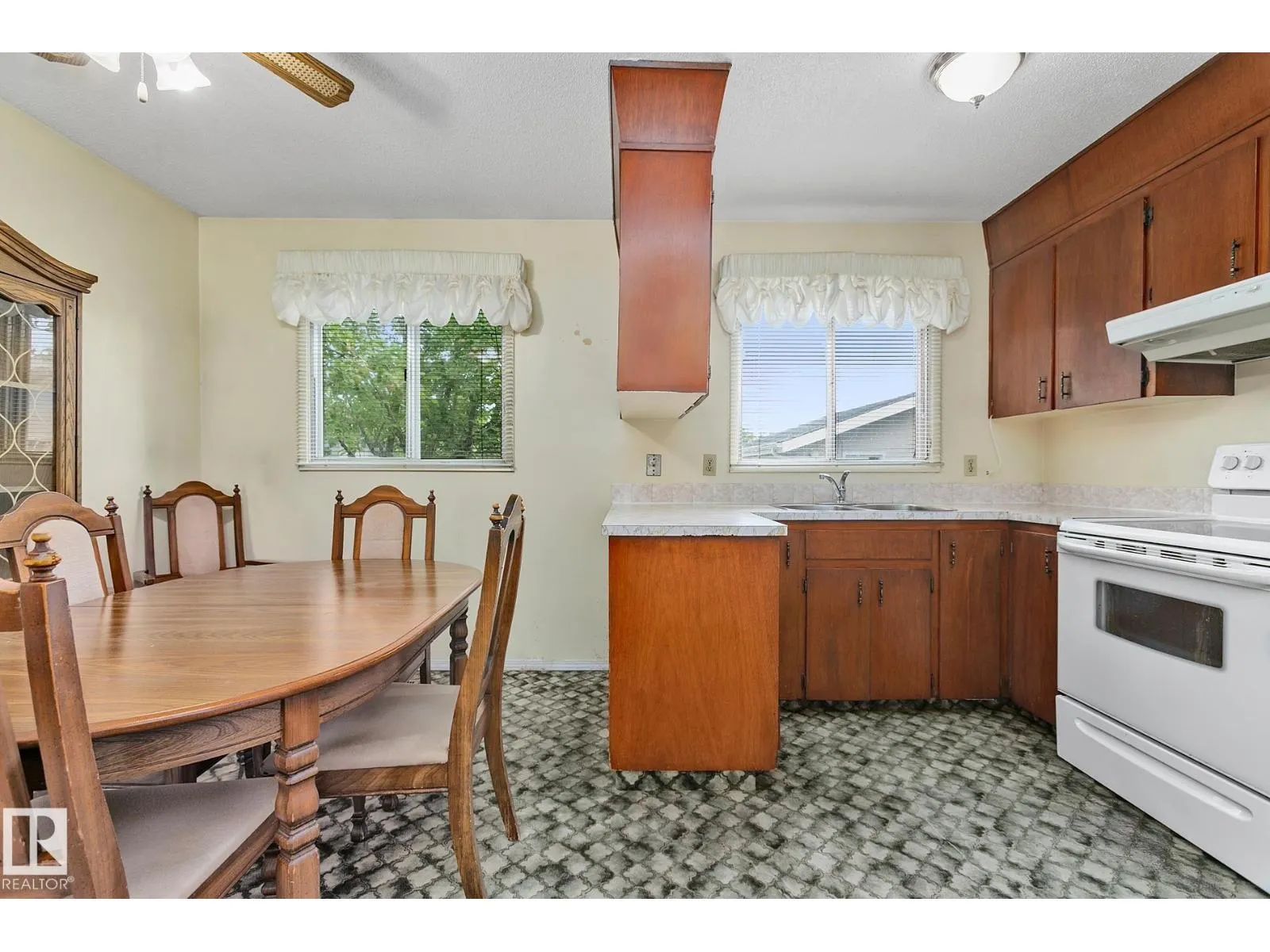 15015 95 ST NW