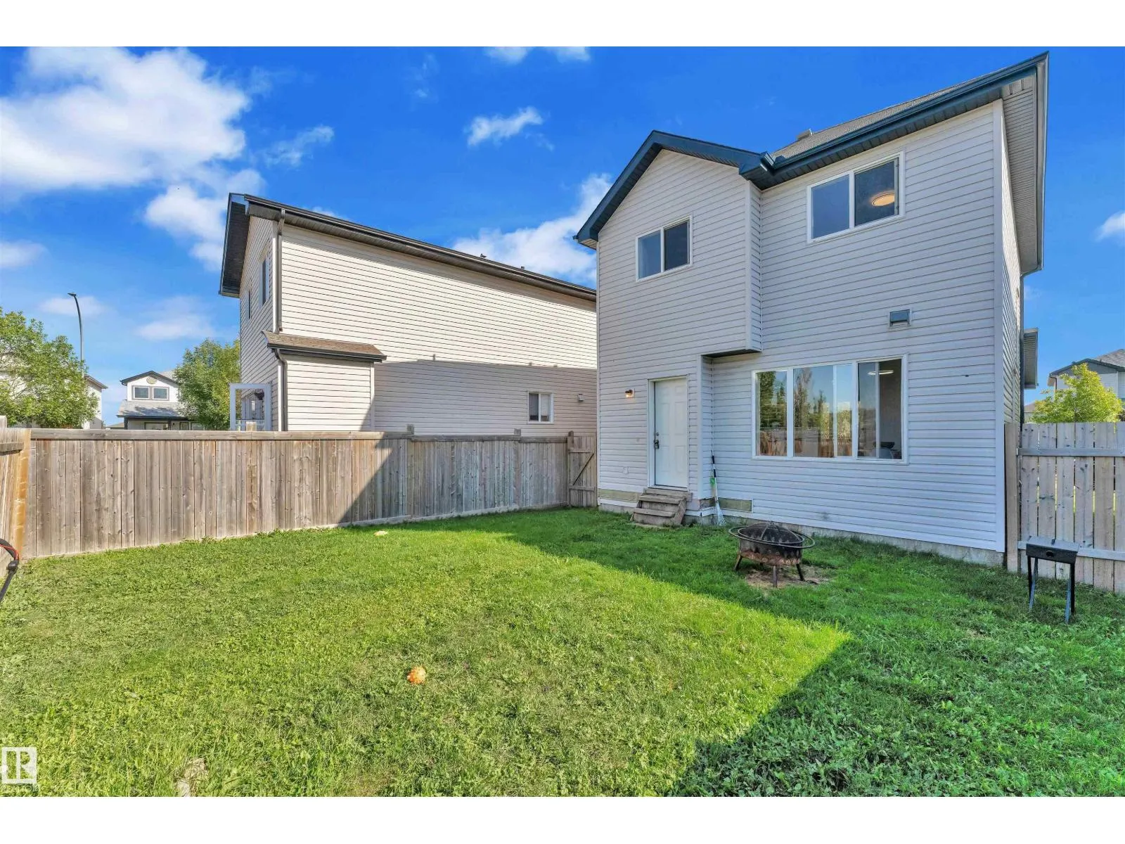 3906 161 AV NW