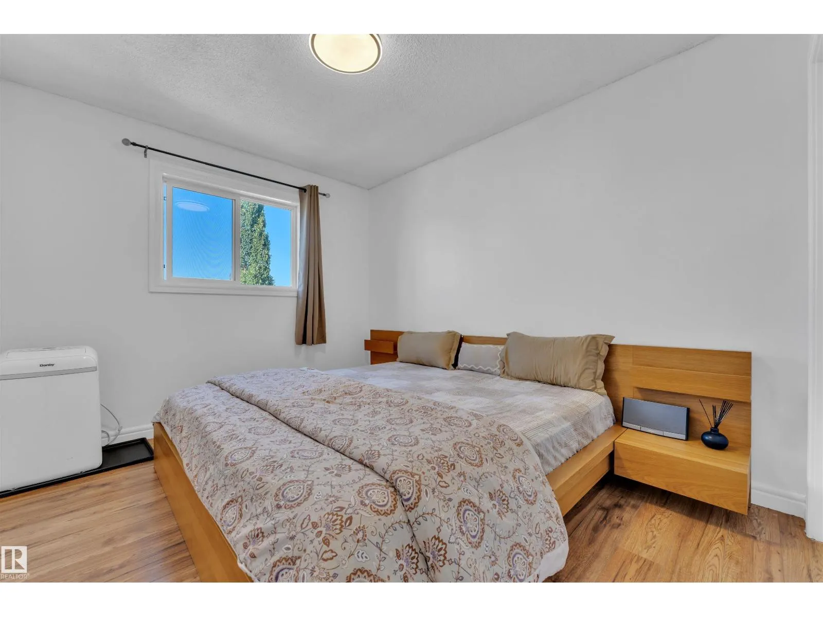3906 161 AV NW