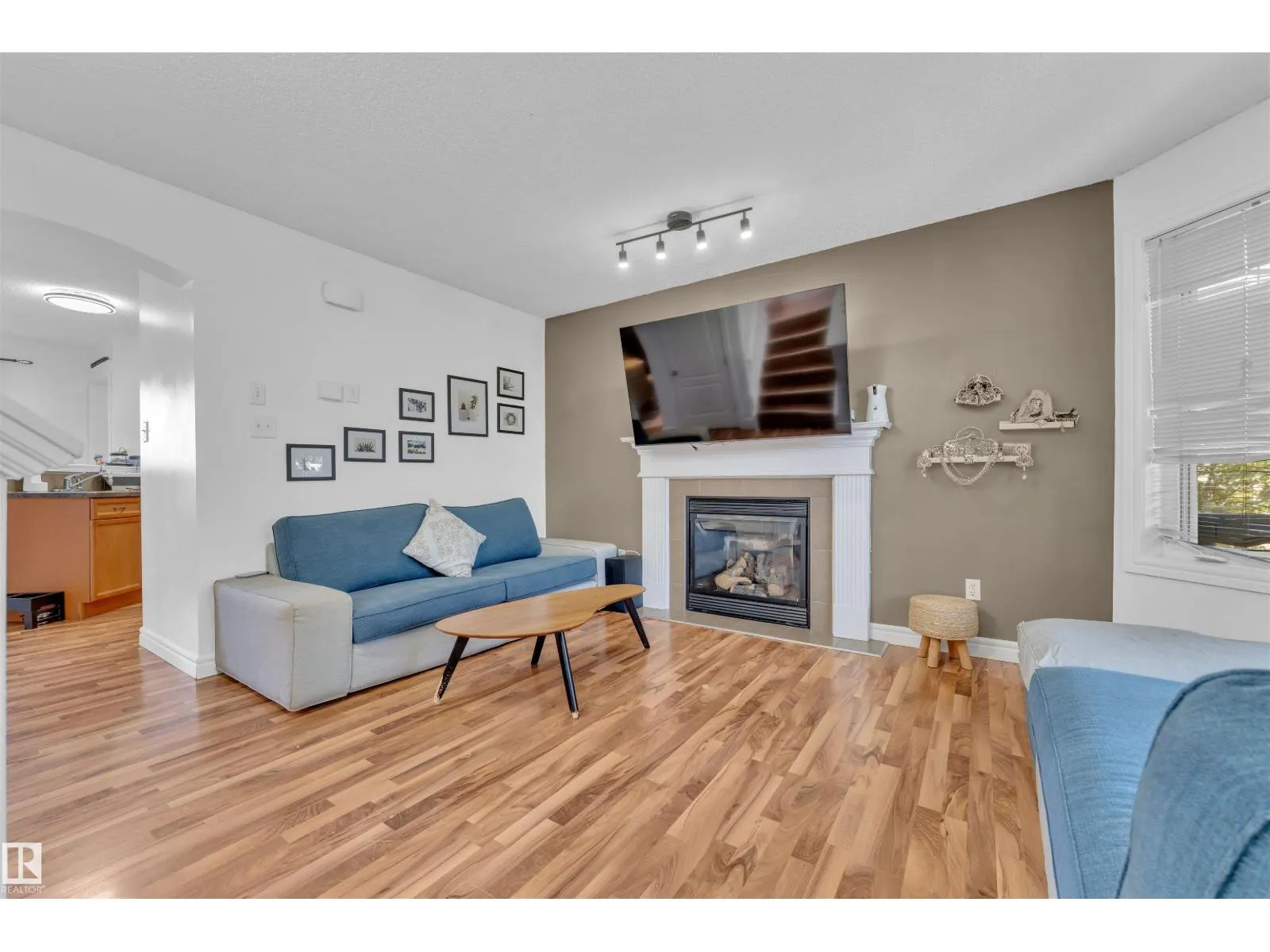 3906 161 AV NW