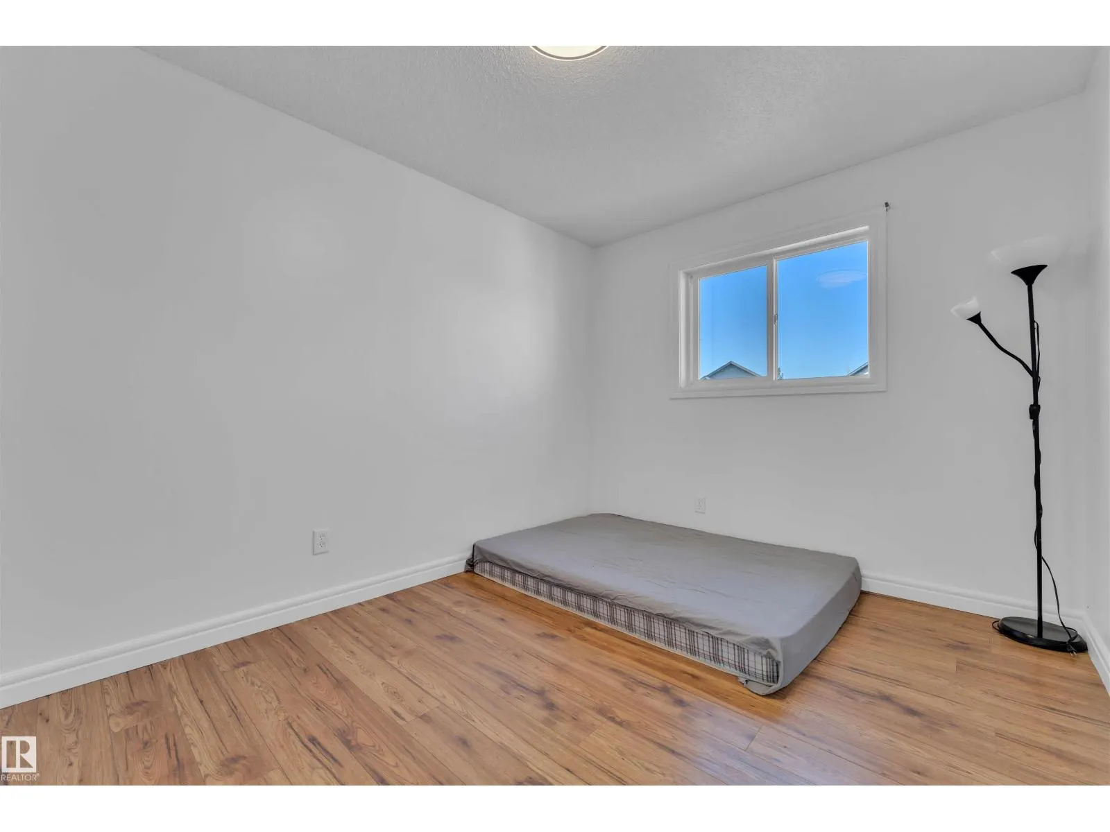 3906 161 AV NW