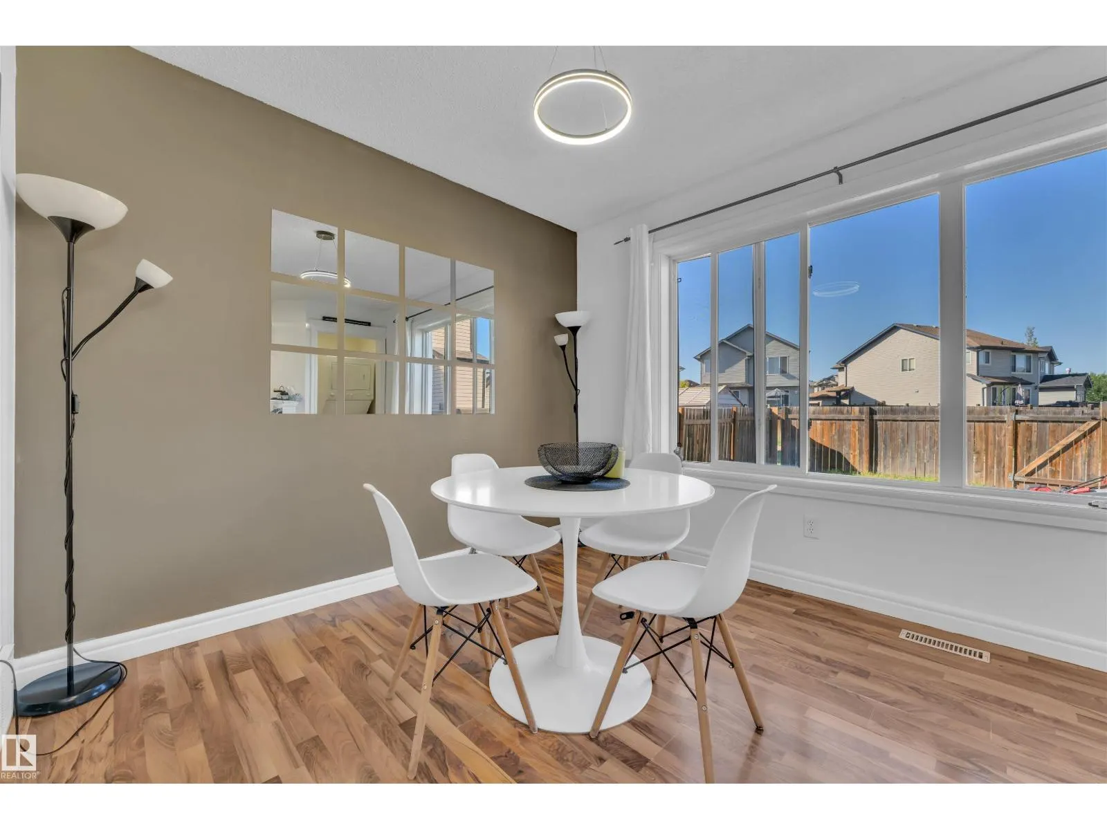 3906 161 AV NW