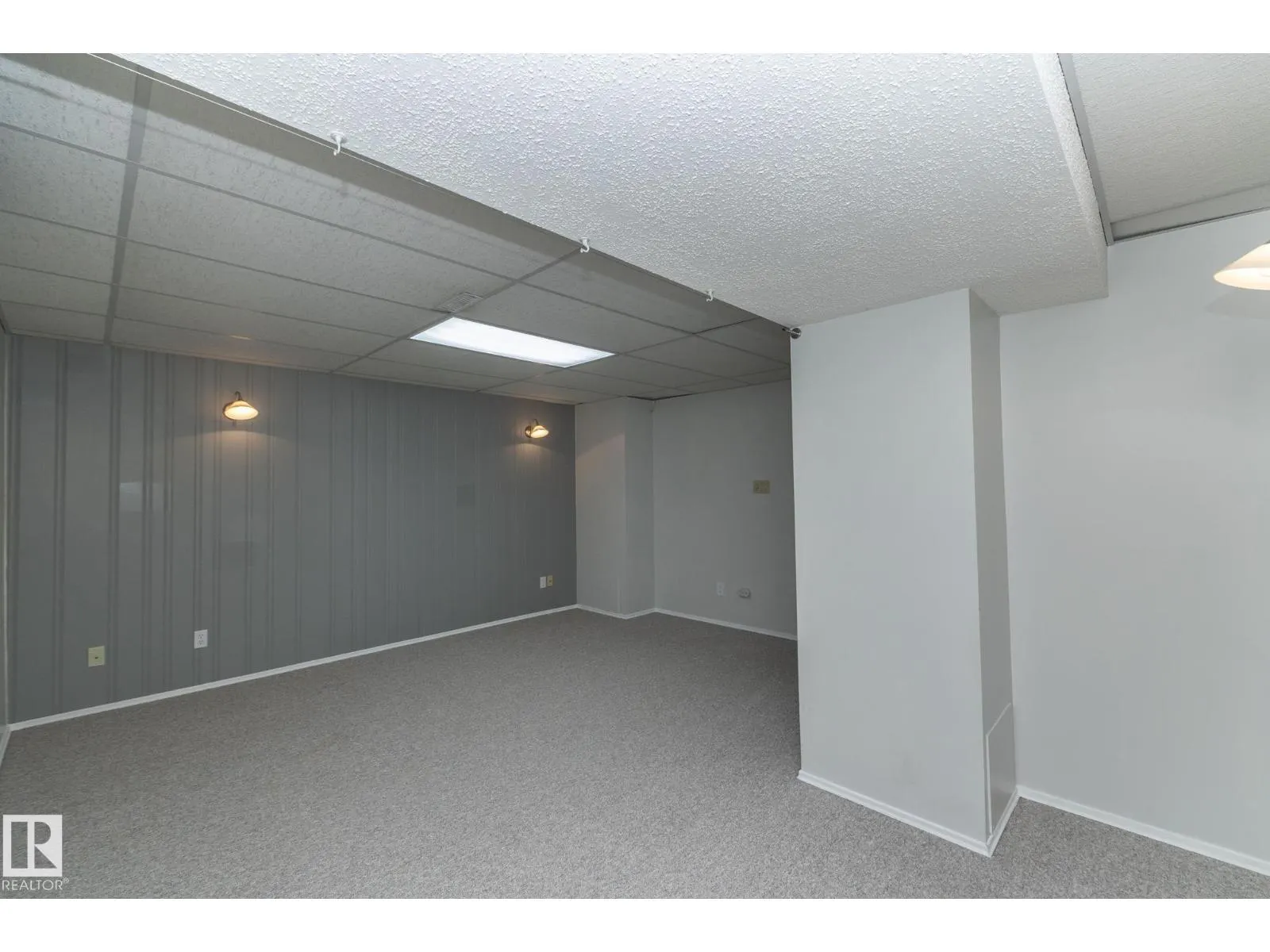2316 139 AV NW