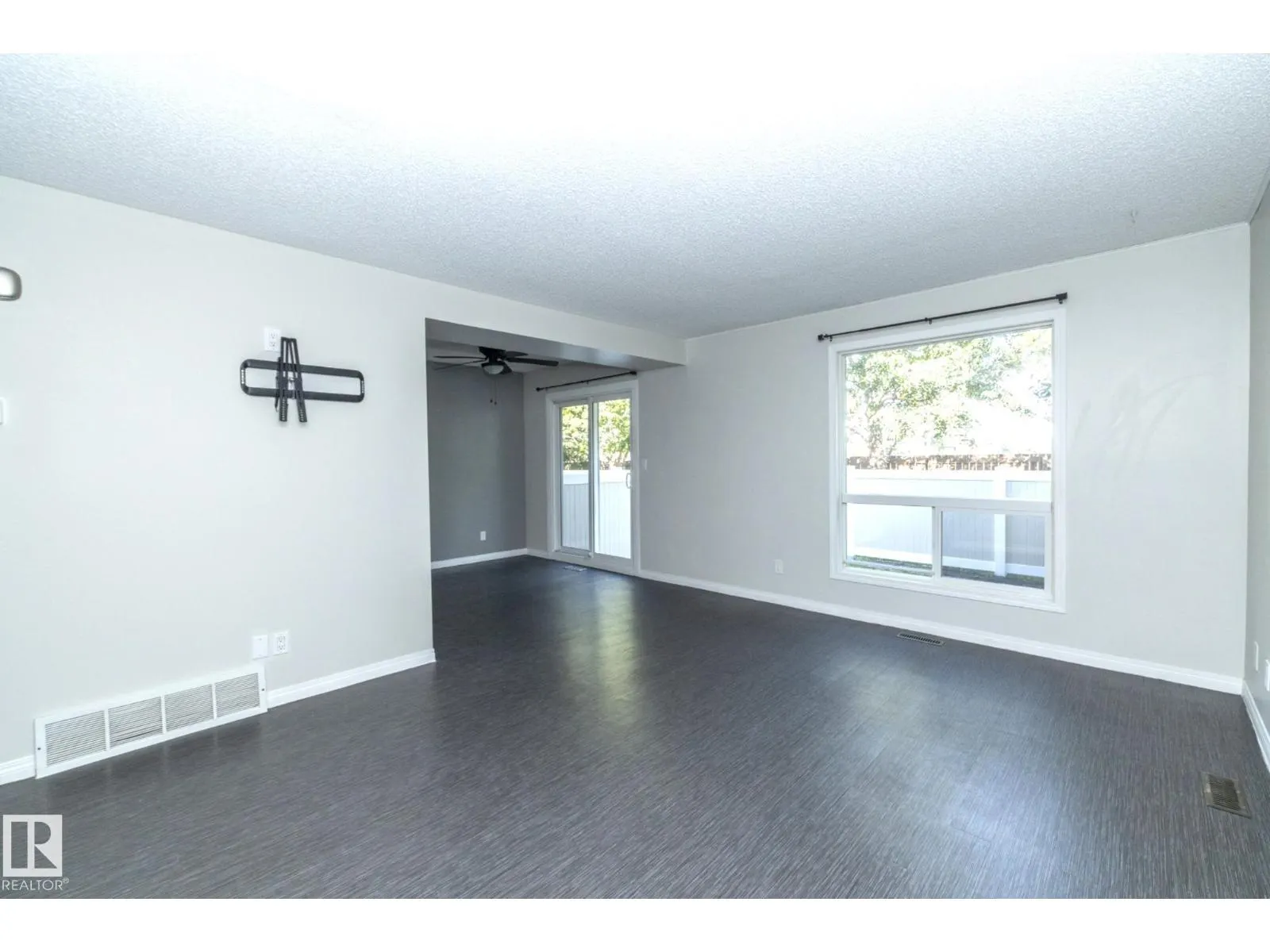 2316 139 AV NW
