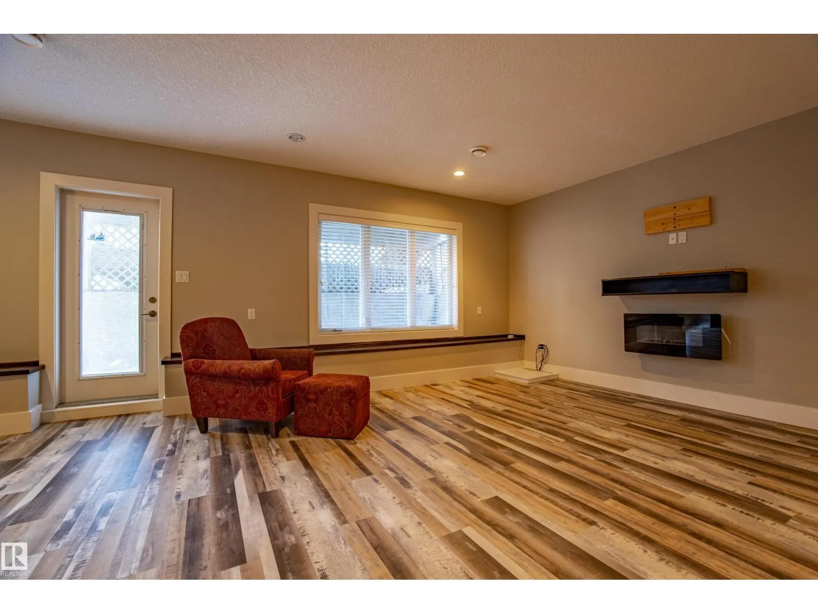 10842 175A AV NW