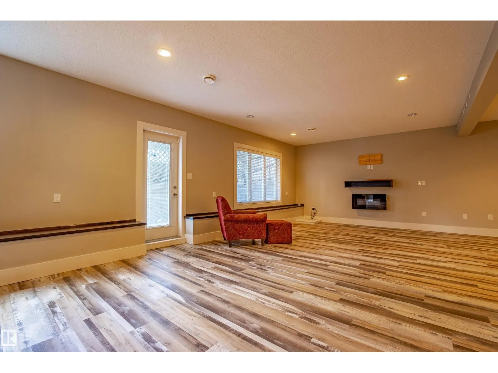 10842 175A AV NW