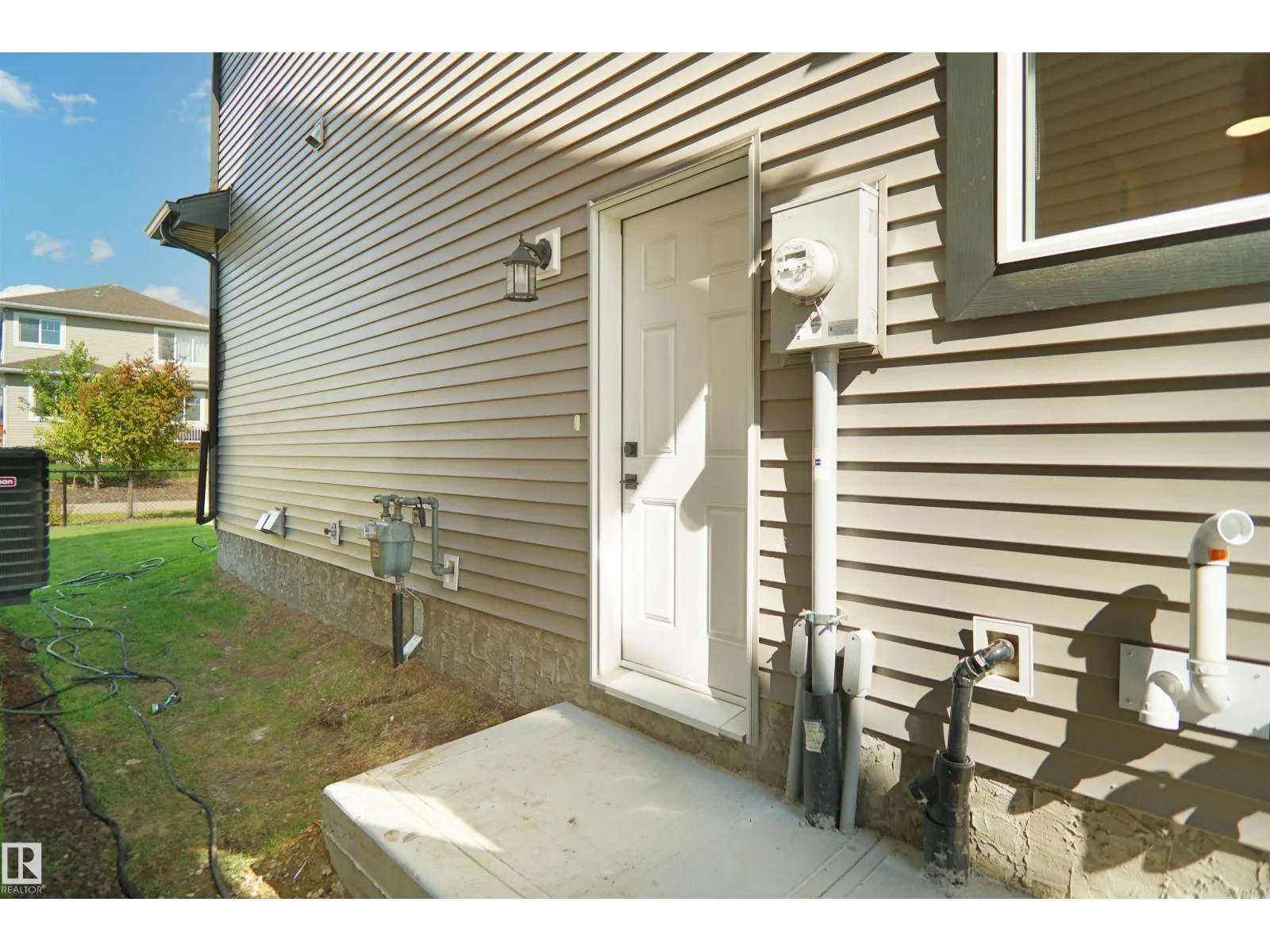 16230 19 AV SW