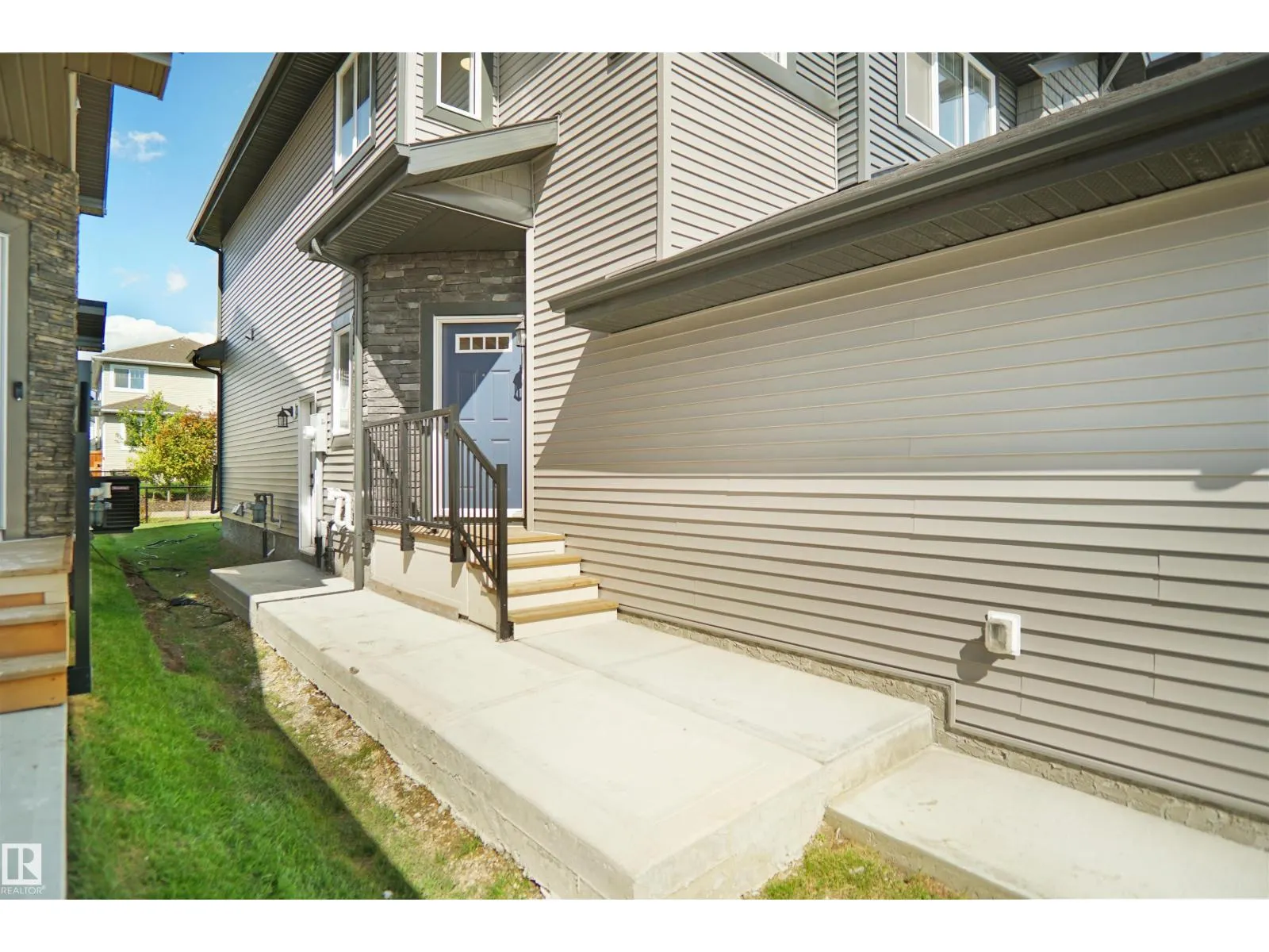 16230 19 AV SW