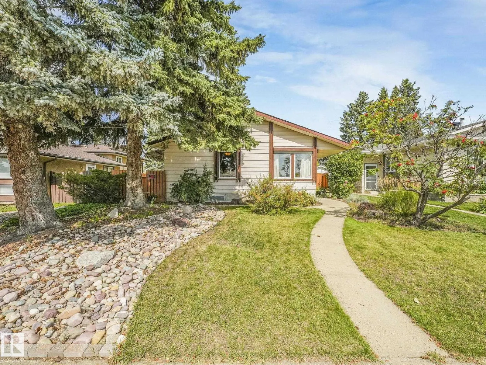 3608 15 AV NW