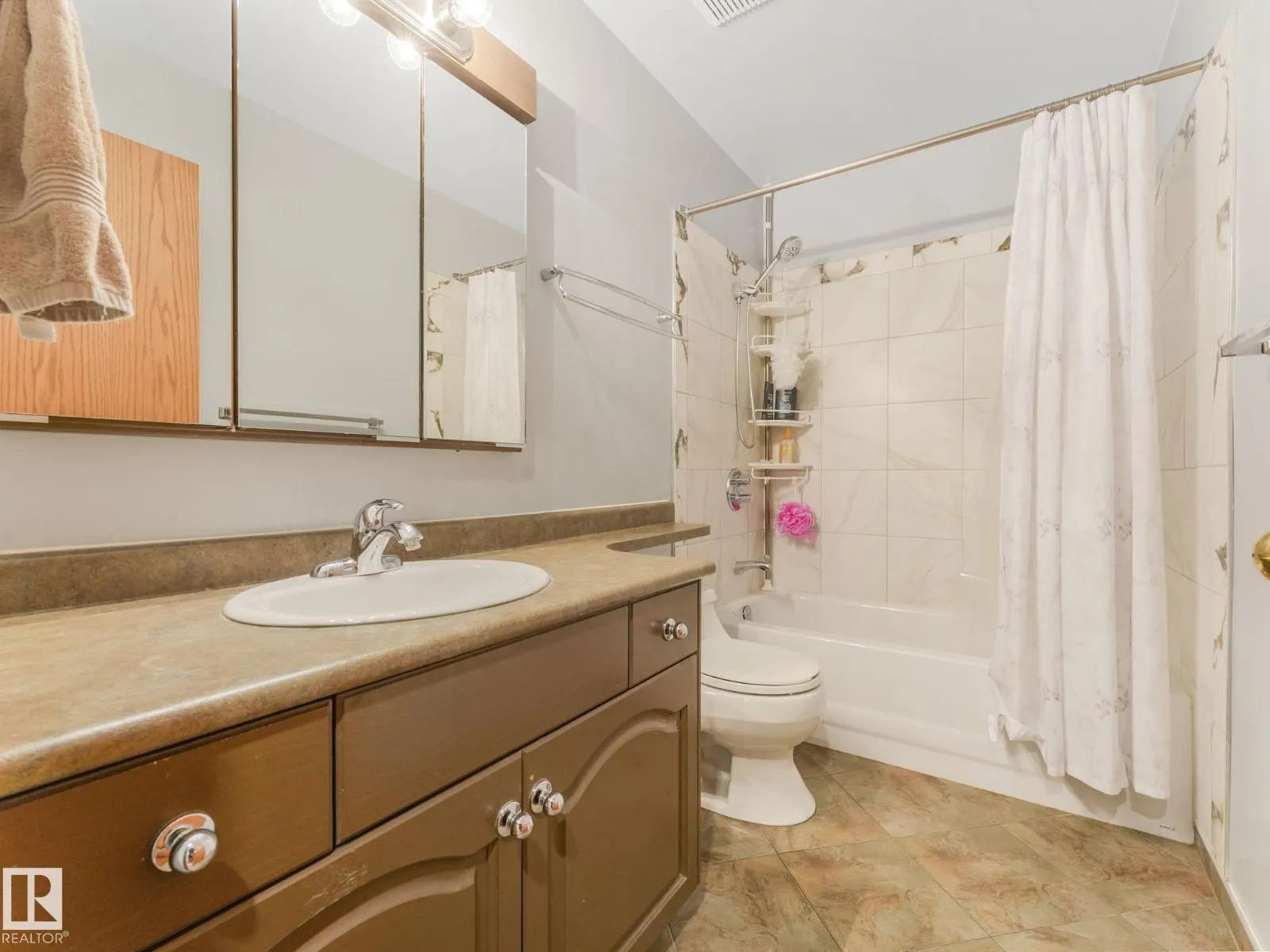 3608 15 AV NW