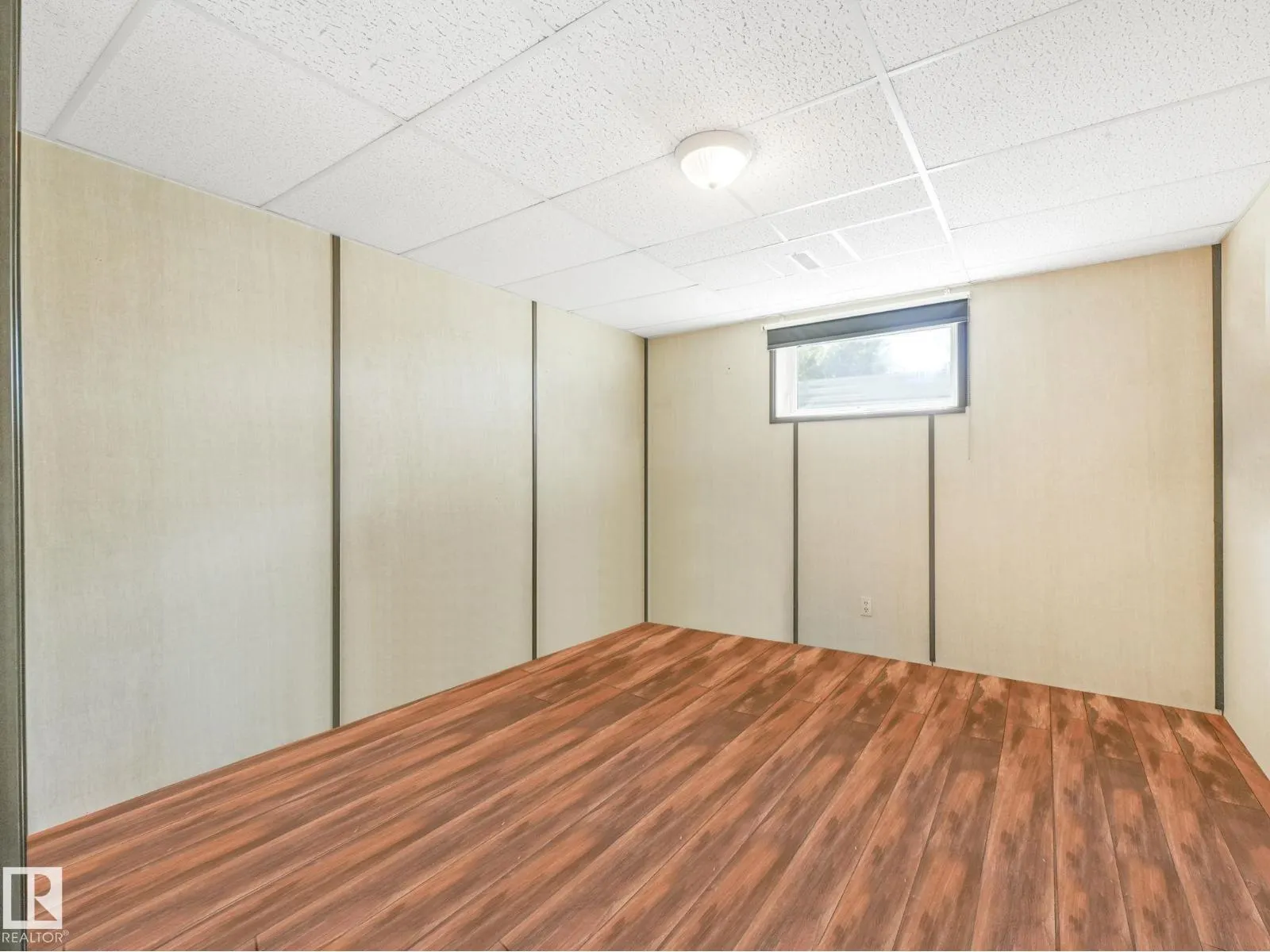 3608 15 AV NW