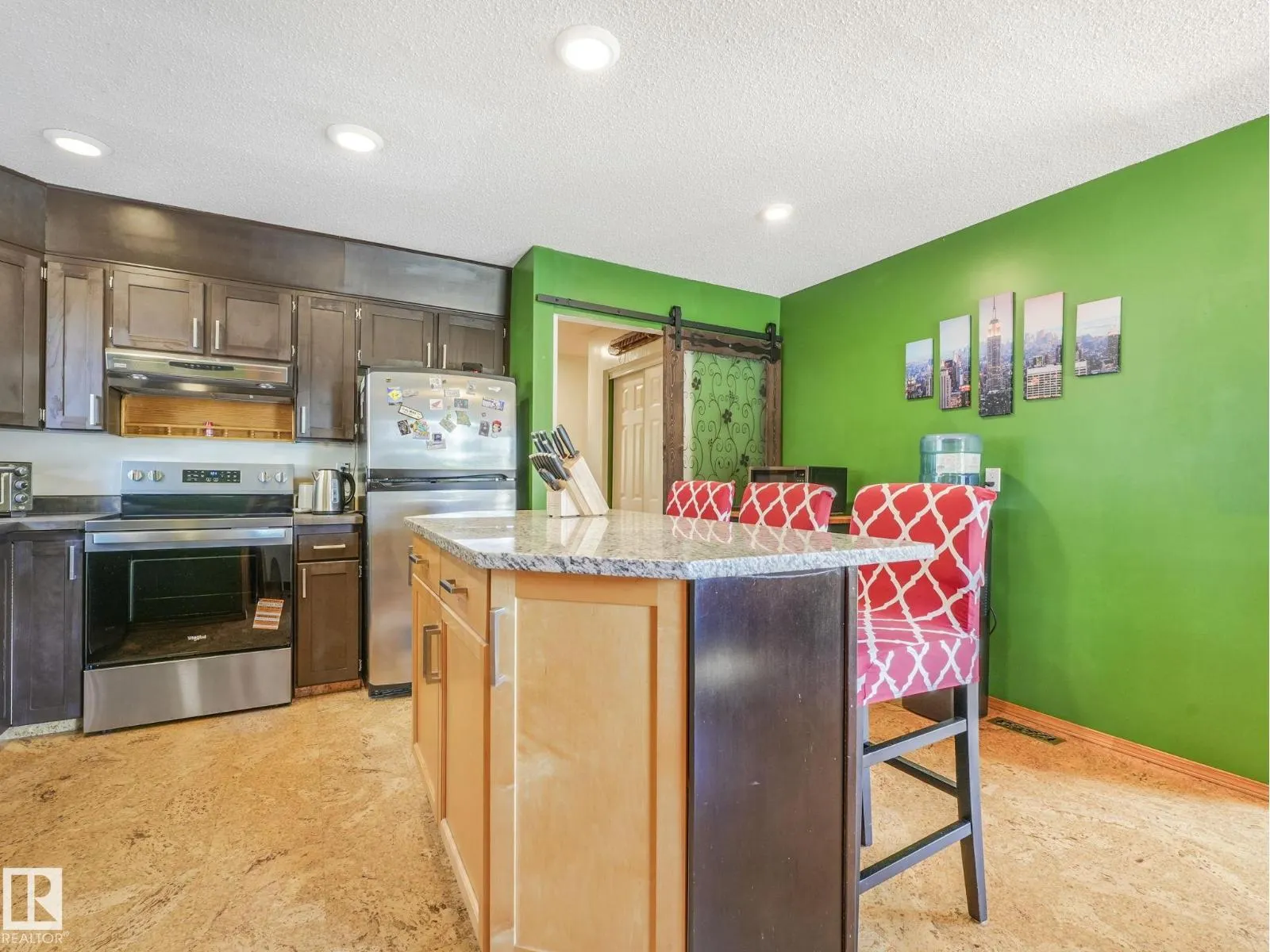 3608 15 AV NW