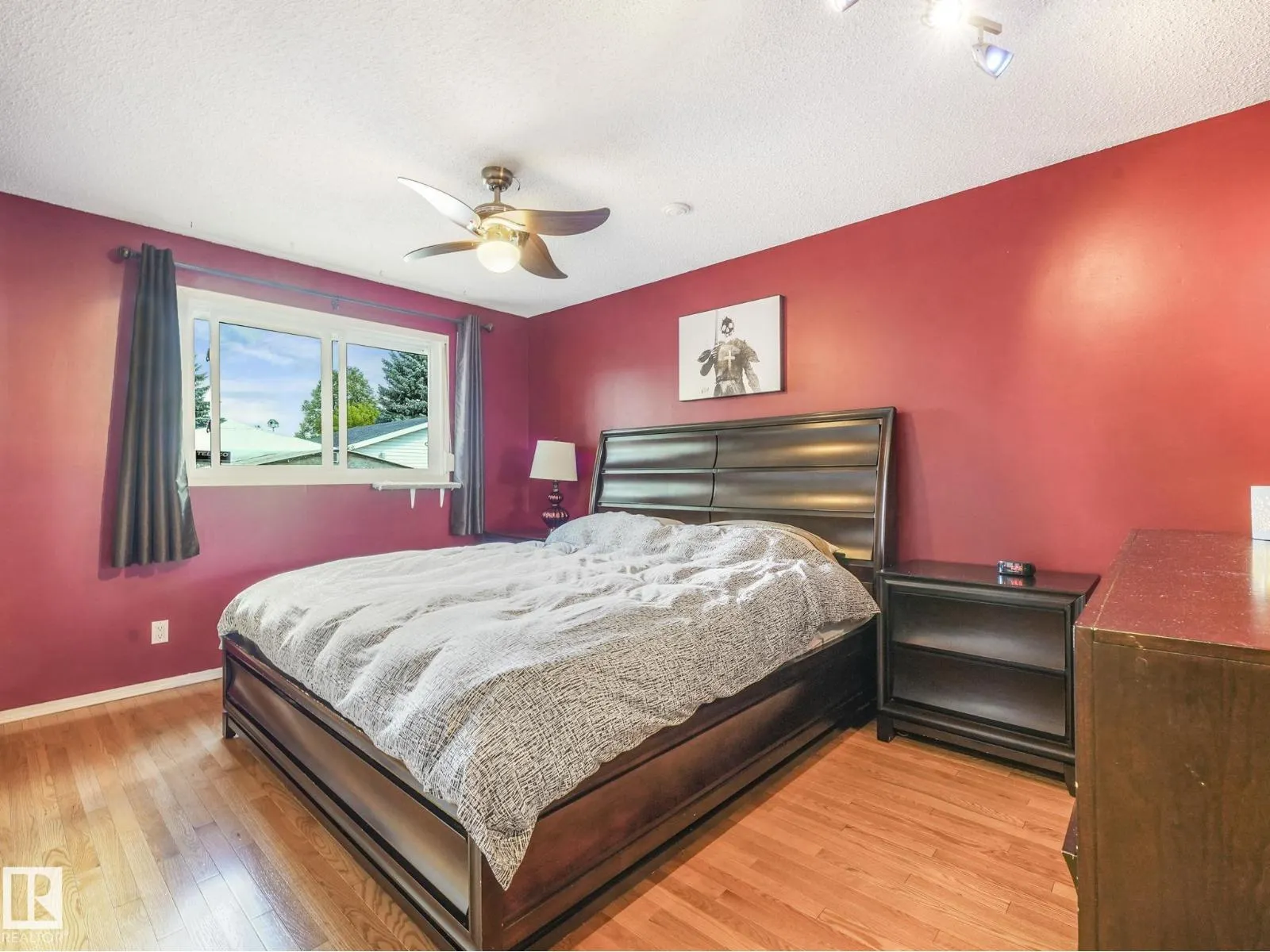 3608 15 AV NW