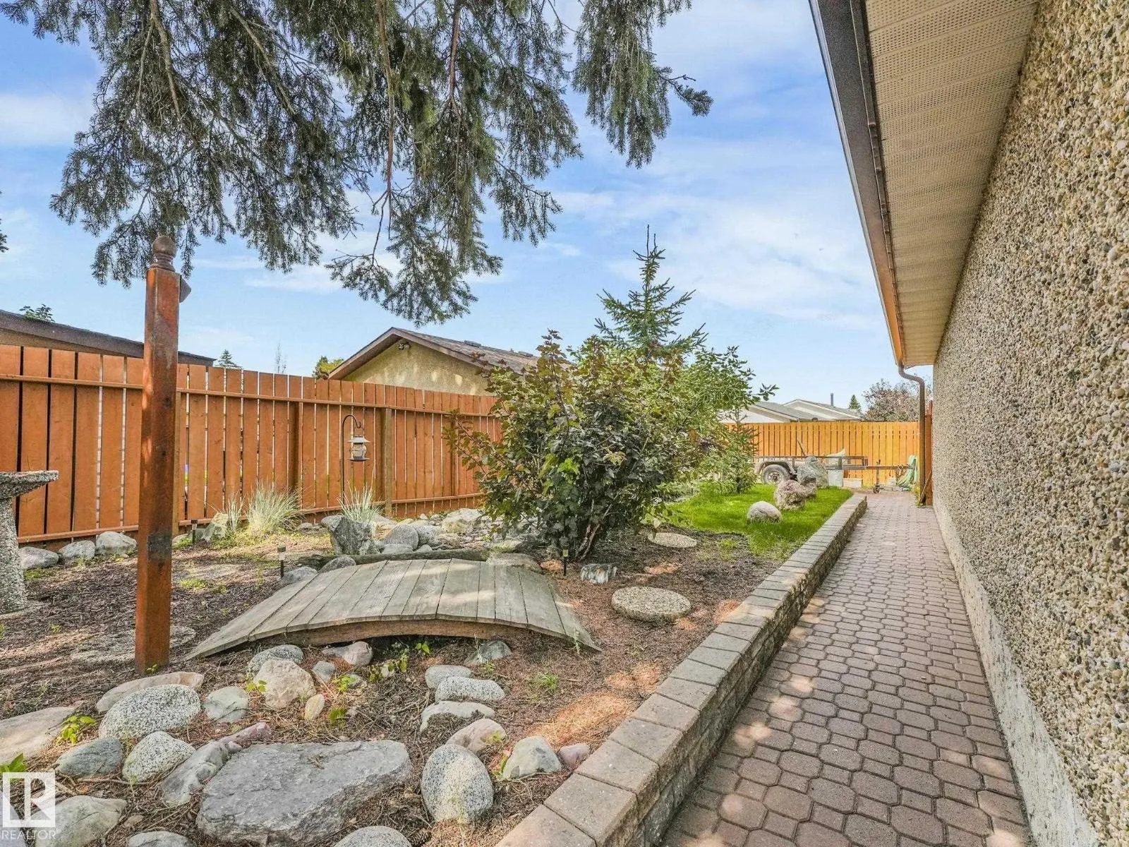 3608 15 AV NW