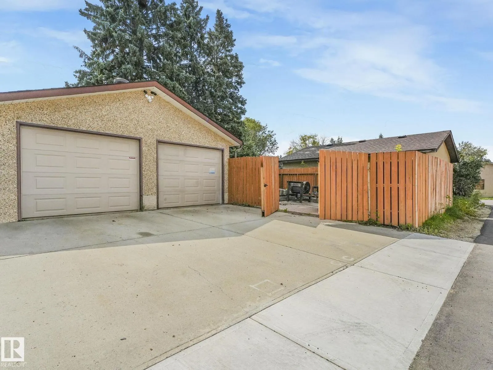 3608 15 AV NW