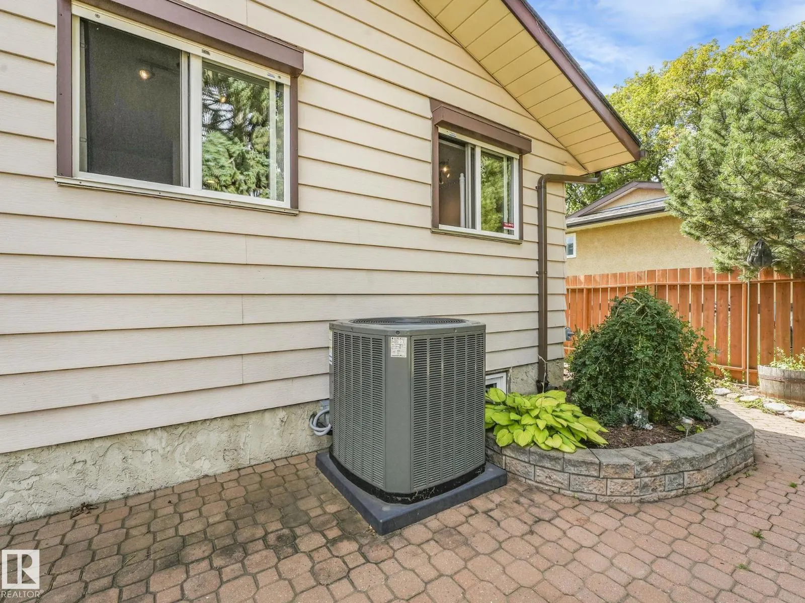 3608 15 AV NW