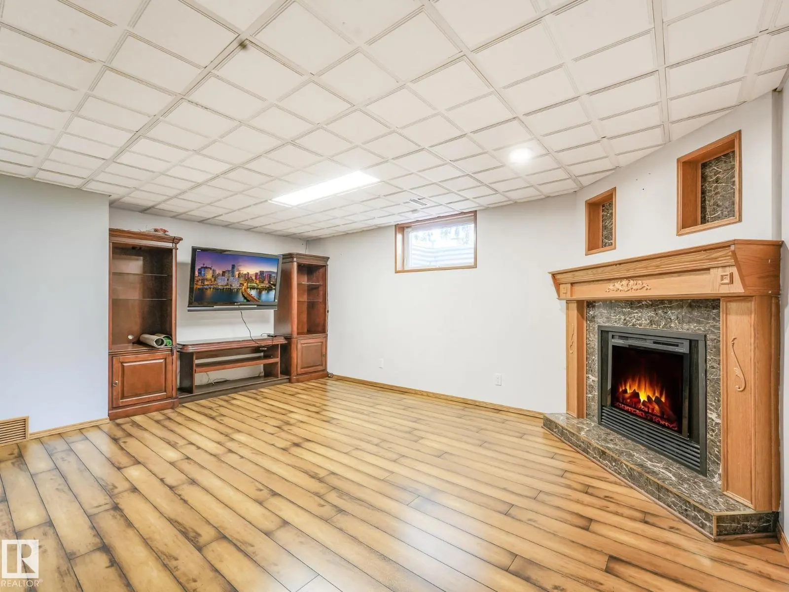 3608 15 AV NW