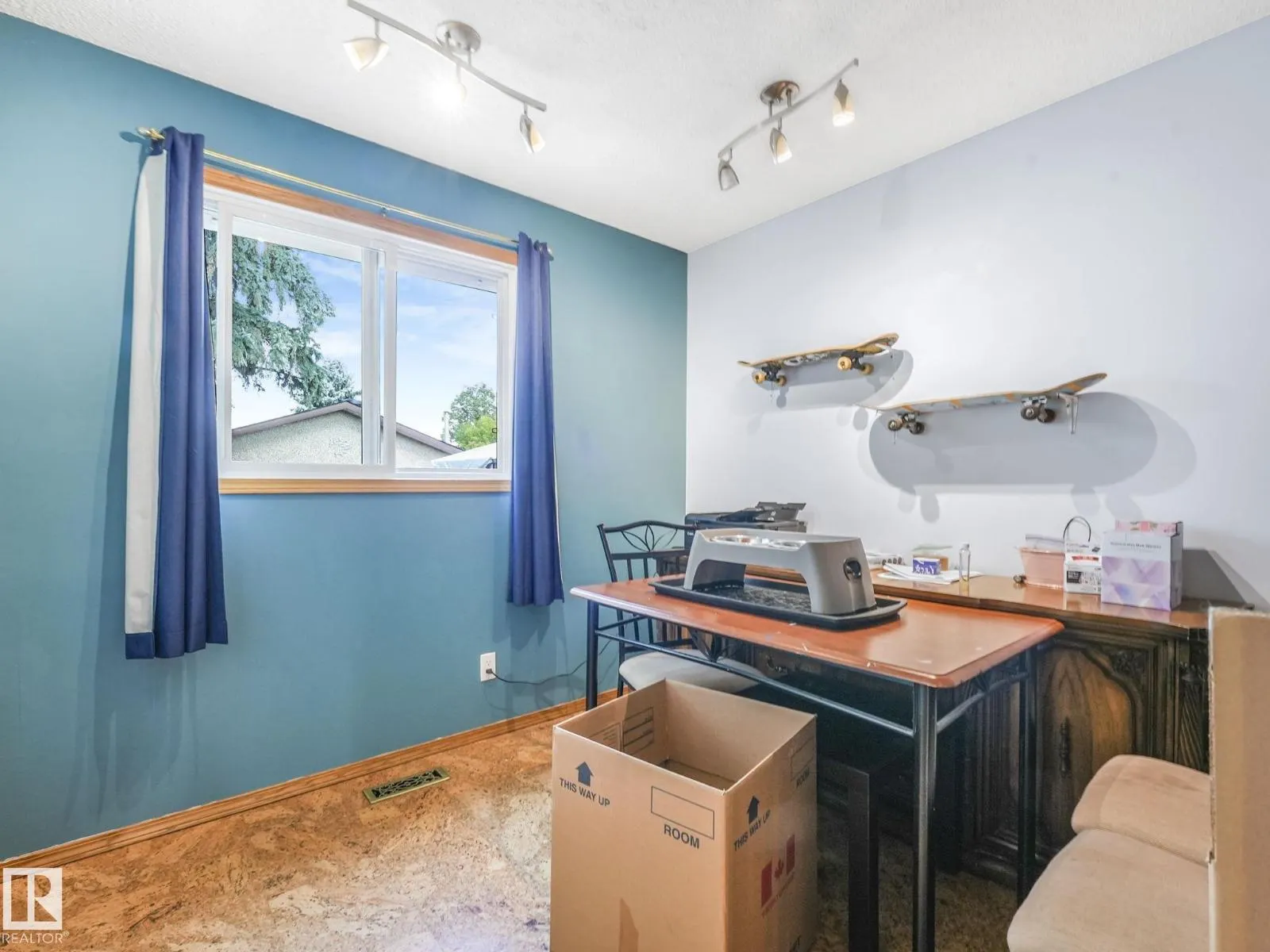 3608 15 AV NW