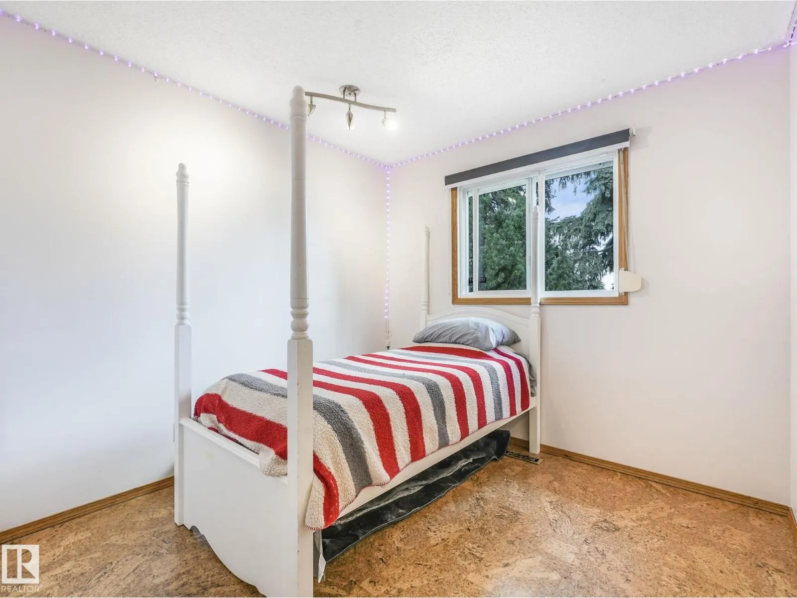 3608 15 AV NW