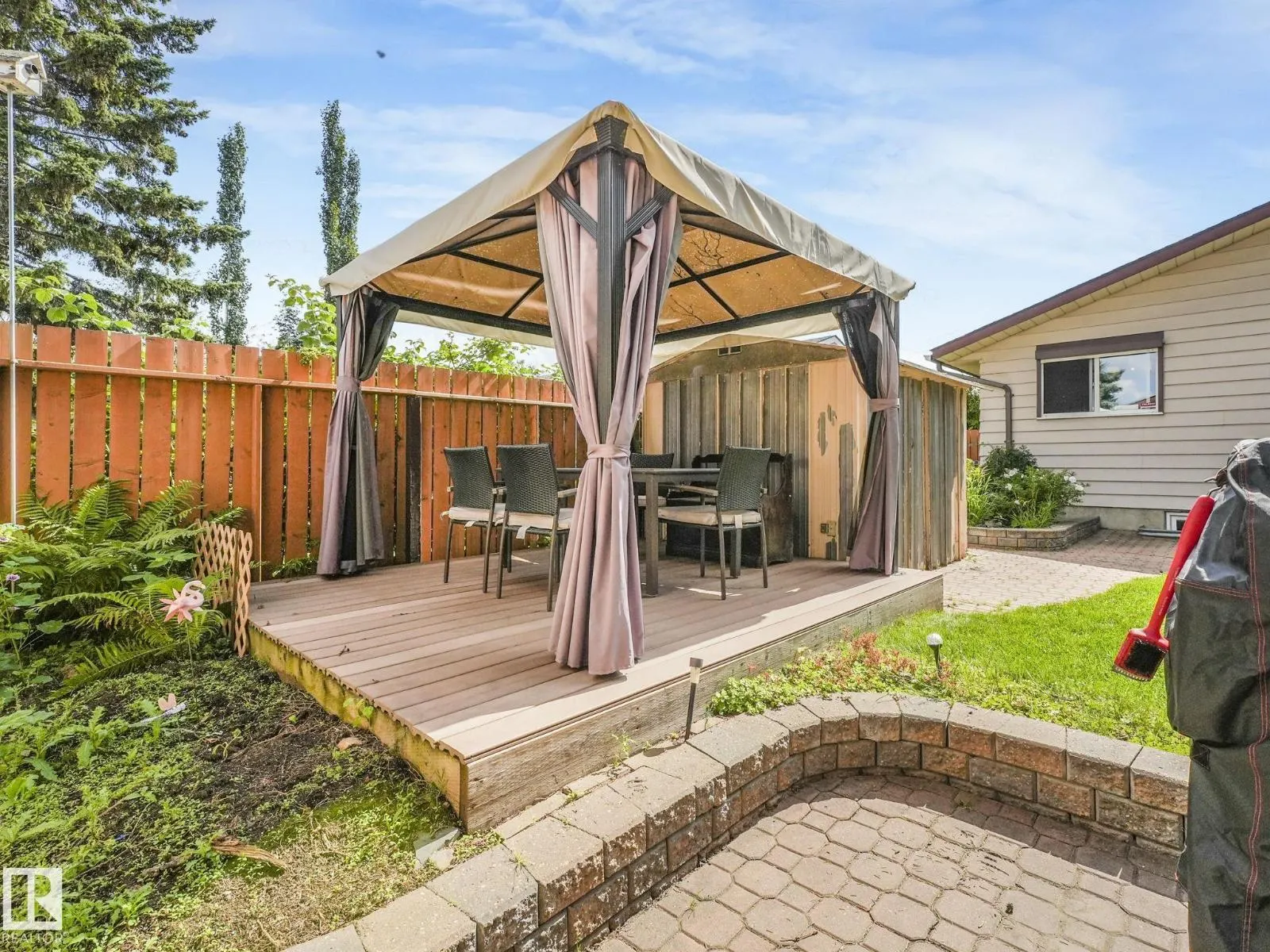 3608 15 AV NW
