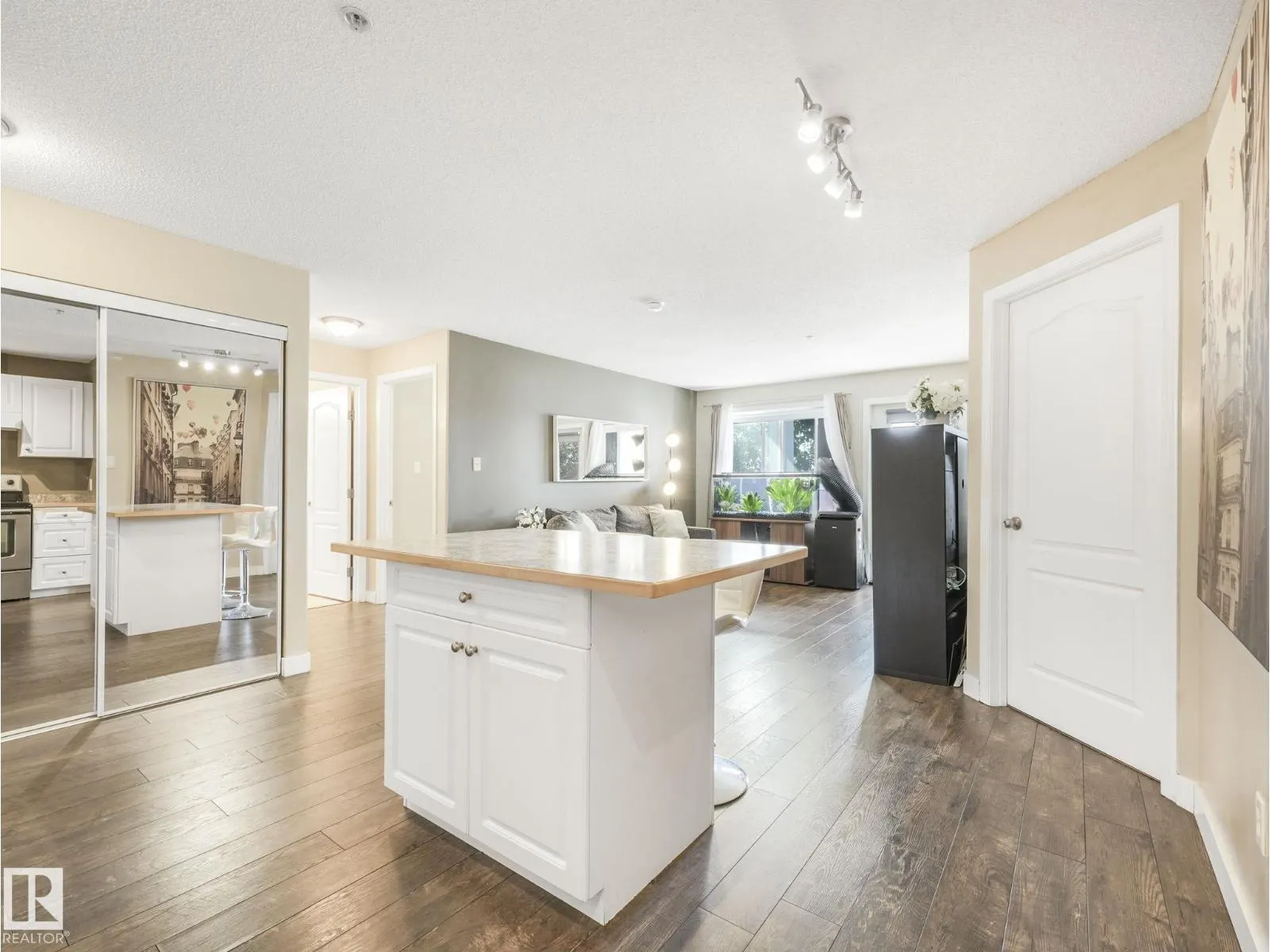 #204 5340 199 ST NW