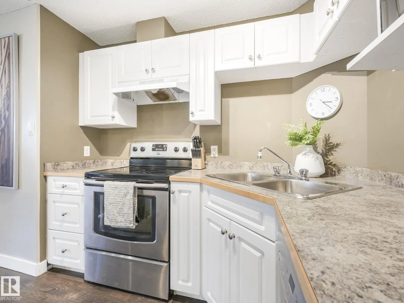 #204 5340 199 ST NW