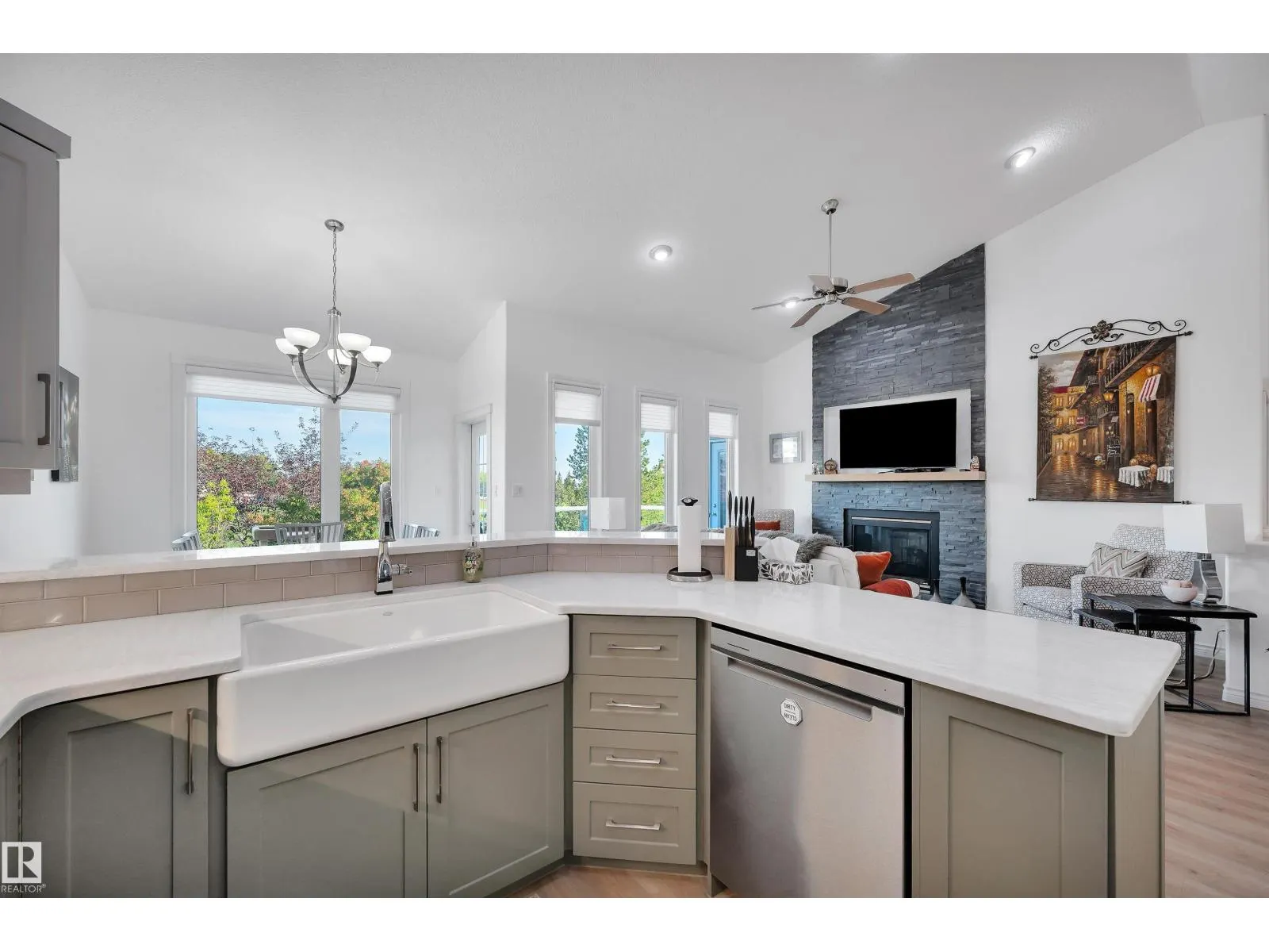 416 Forrest DR