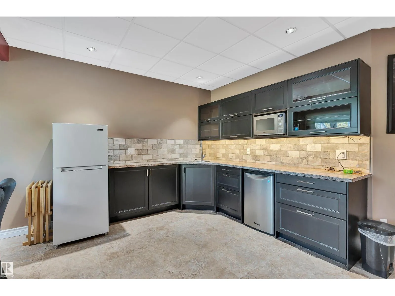 416 Forrest DR