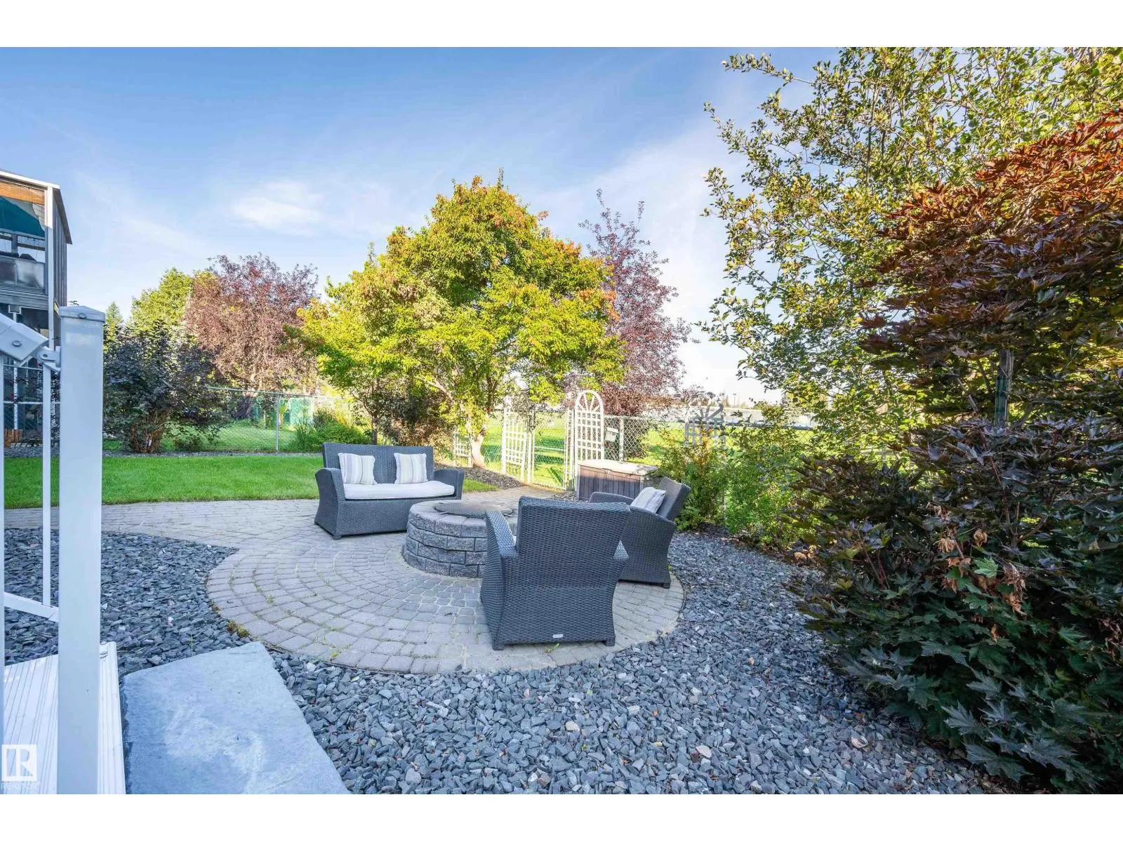 416 Forrest DR