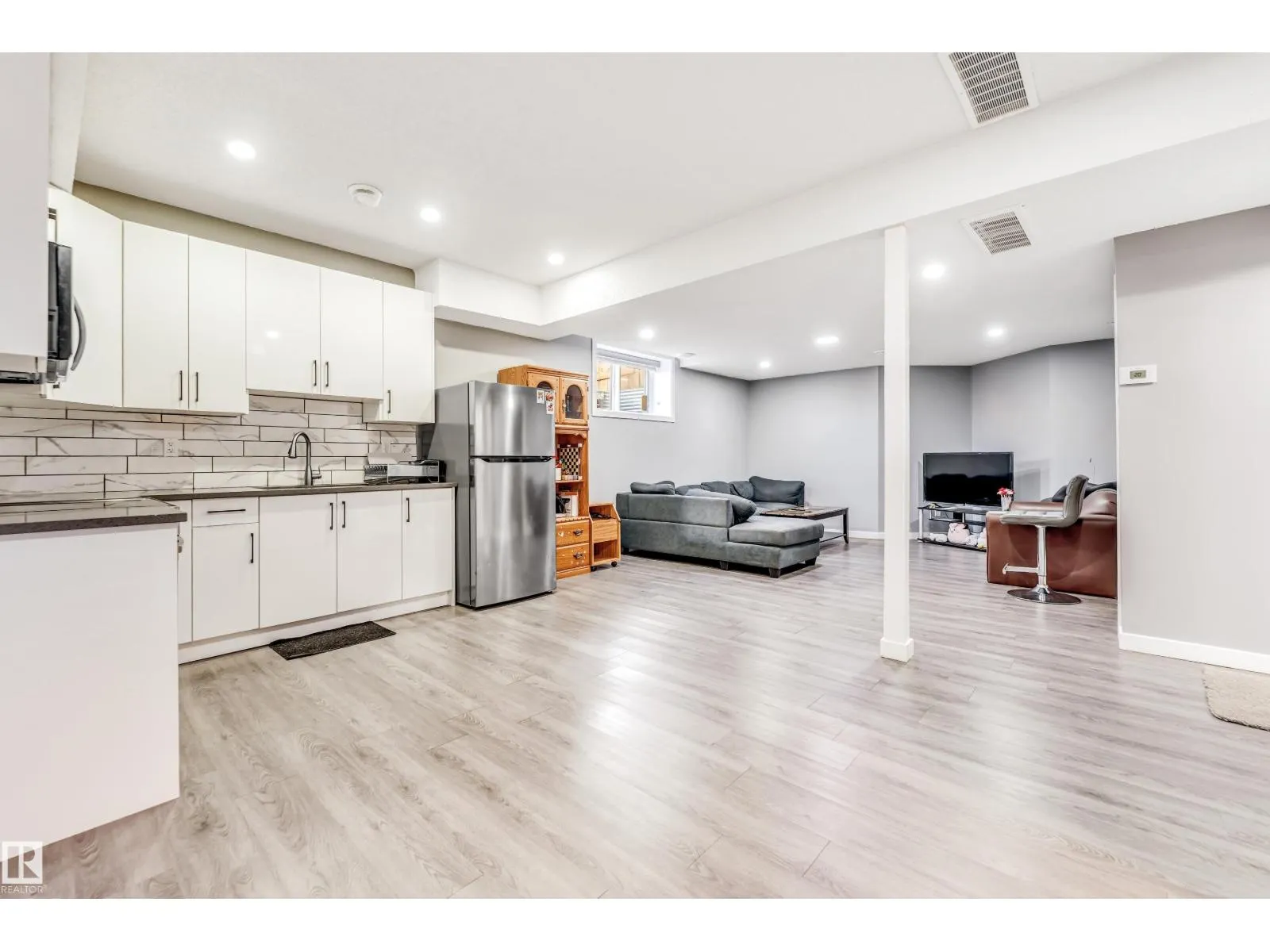 6221 172A AV NW