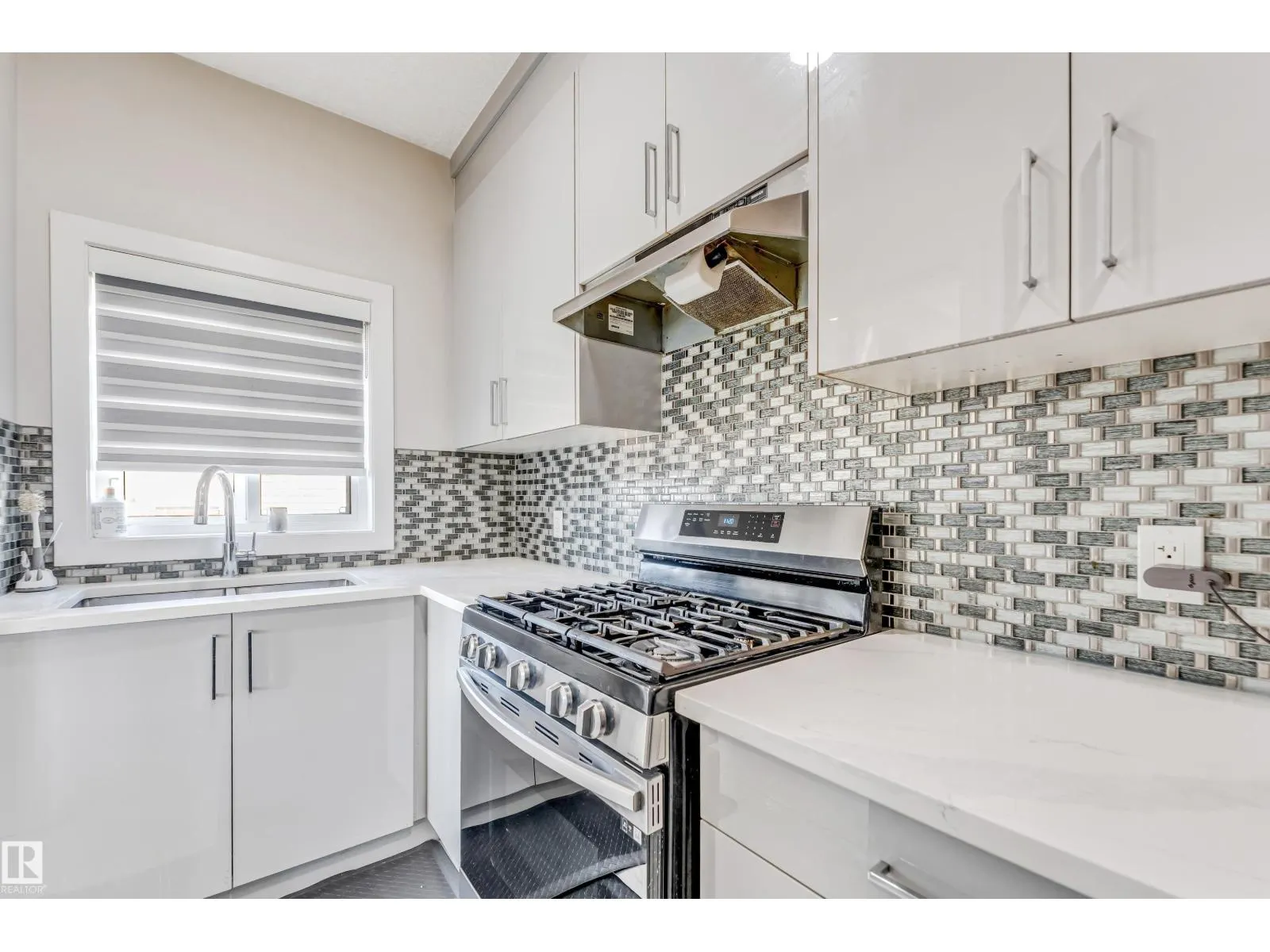 6221 172A AV NW
