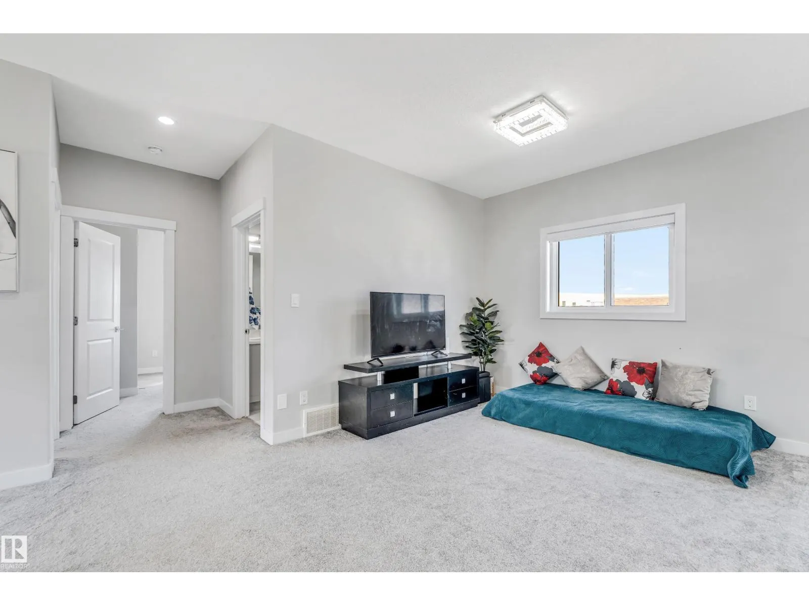 6221 172A AV NW