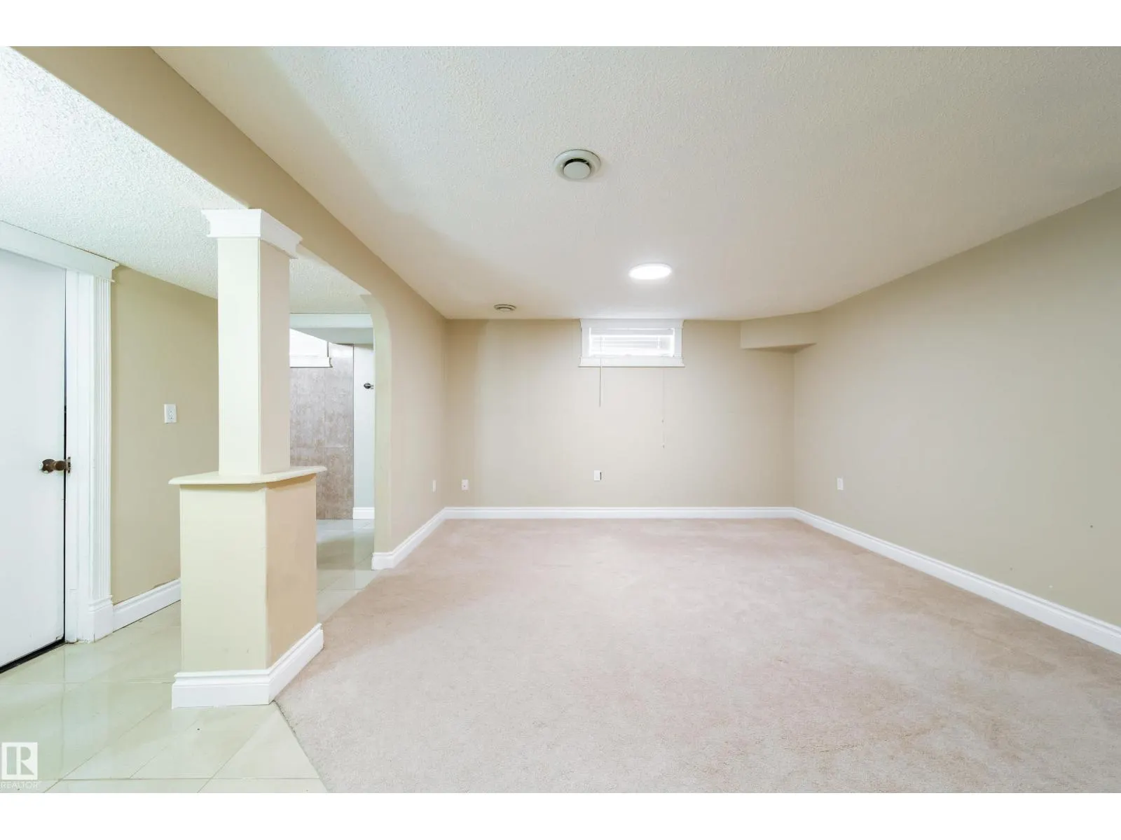 7808 22 AV NW
